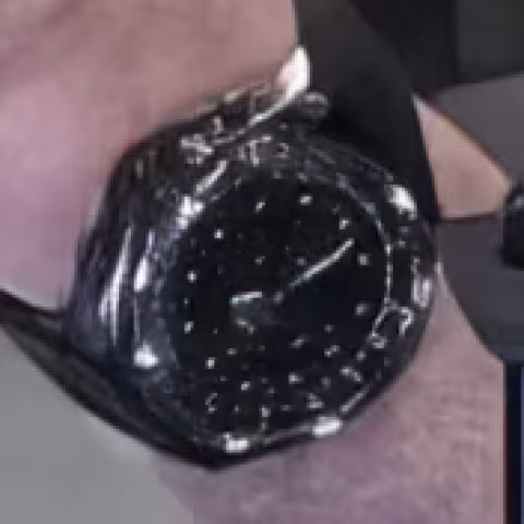 Breitling Bentley 6.75 Midnight Carbon close-up