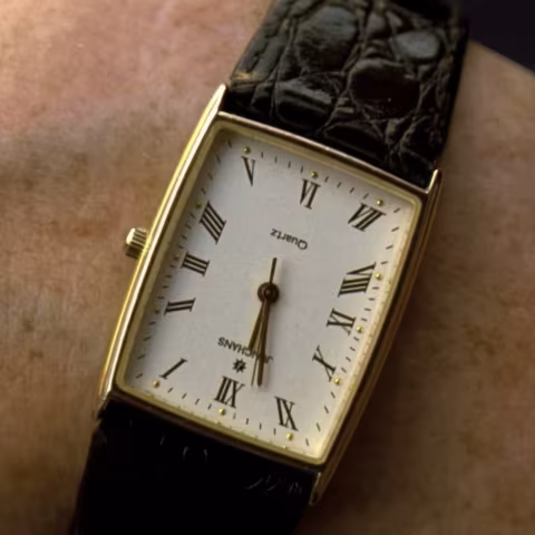 Junghans Quartz close-up