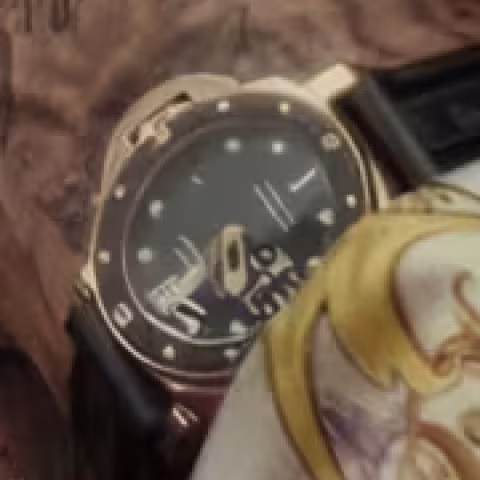 Panerai Submersible Goldtech OroCarbo close-up