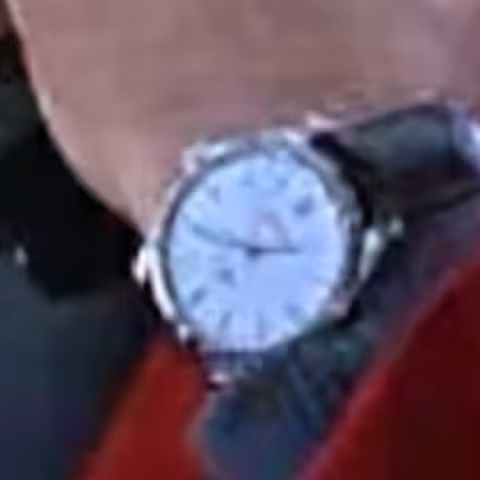 Omega De Ville Trésor close-up