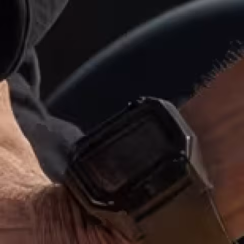 Nixon Regulus Sand close-up