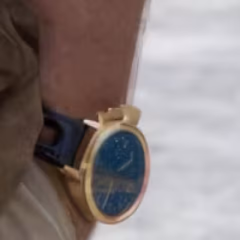 U-Boat Classico CA 18K Y close-up