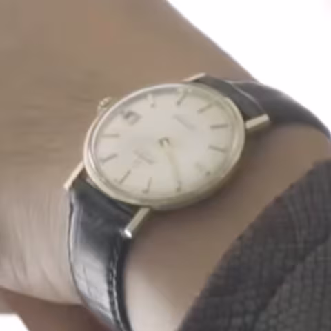 Omega Seamaster DeVille close-up