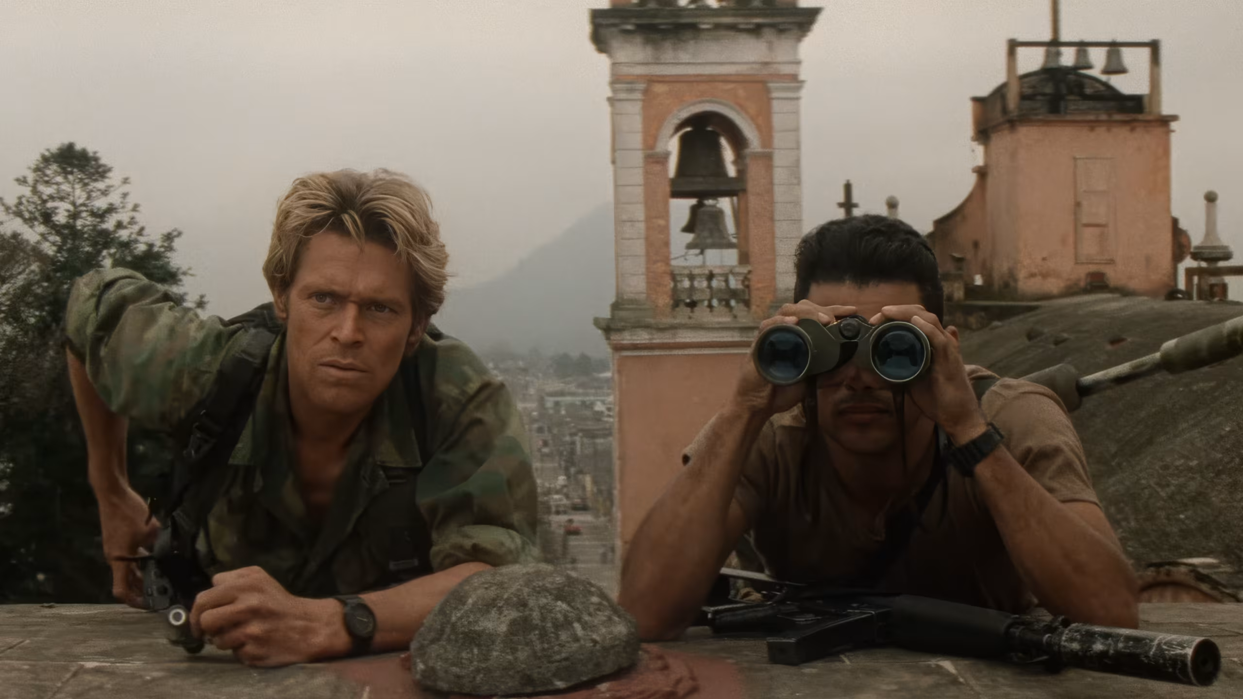 Willem Dafoe wearing Unidentified watch in Clear and Present Danger