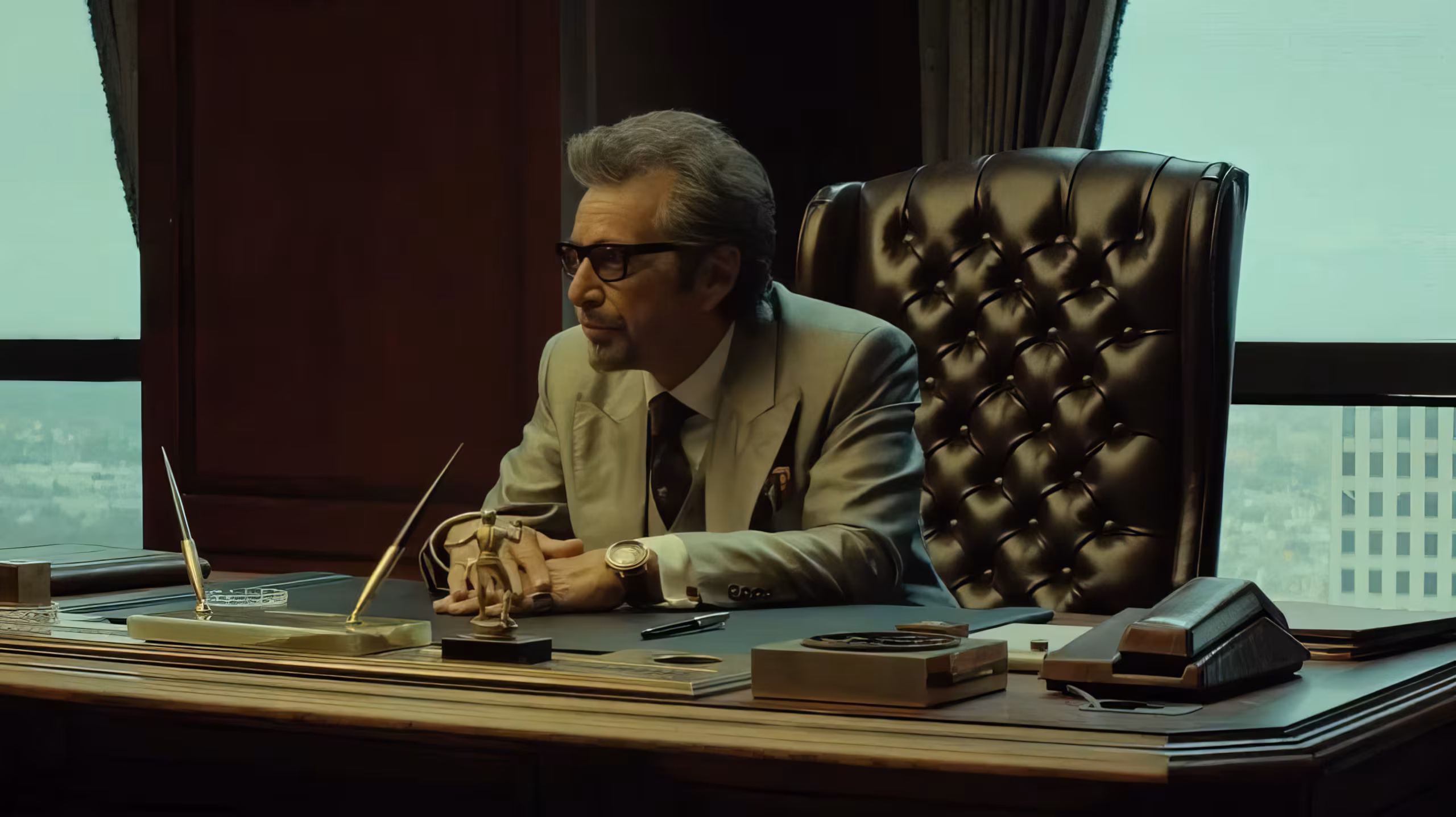 Al Pacino wearing Unidentified watch in Misconduct