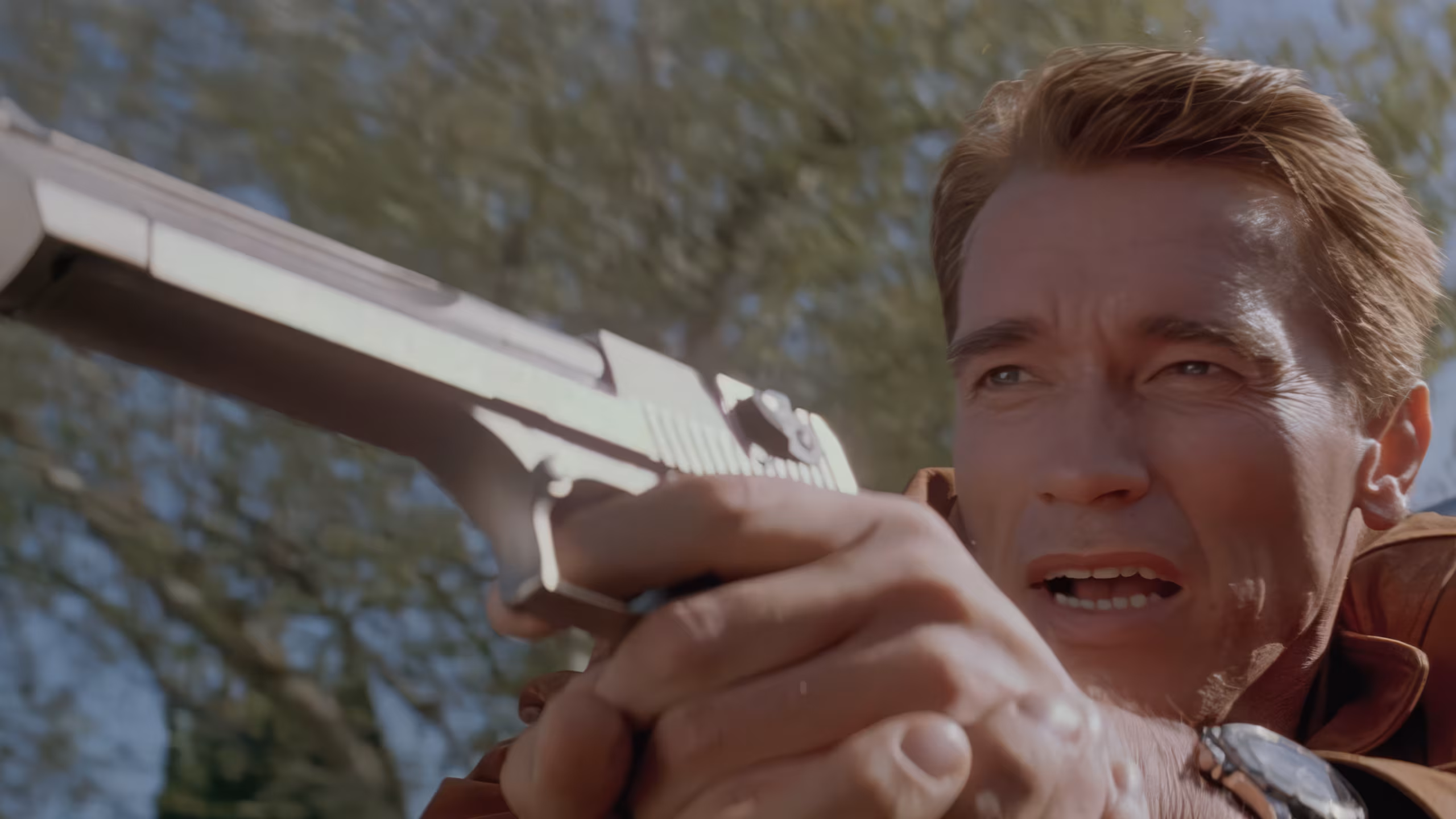 Arnold Schwarzenegger wearing Casio AMW-320 in Last Action Hero
