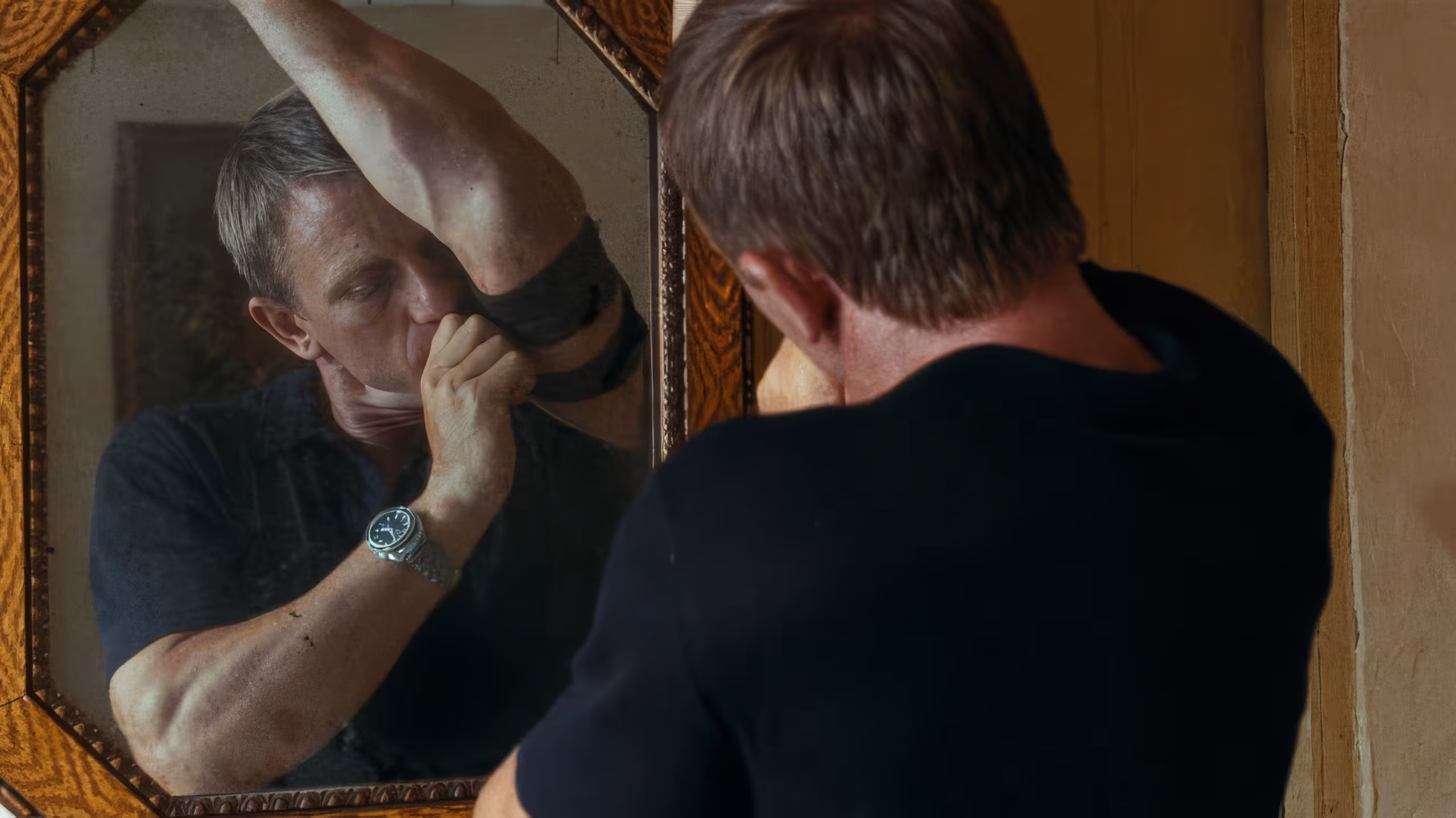 Daniel Craig wearing Omega Seamaster in Quantum of Solace