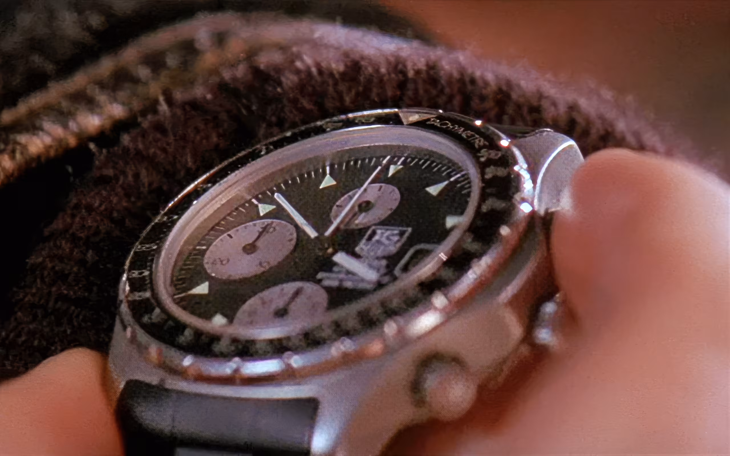 Don Harvey wearing TAG Heuer 2000 Series in Die Hard 2