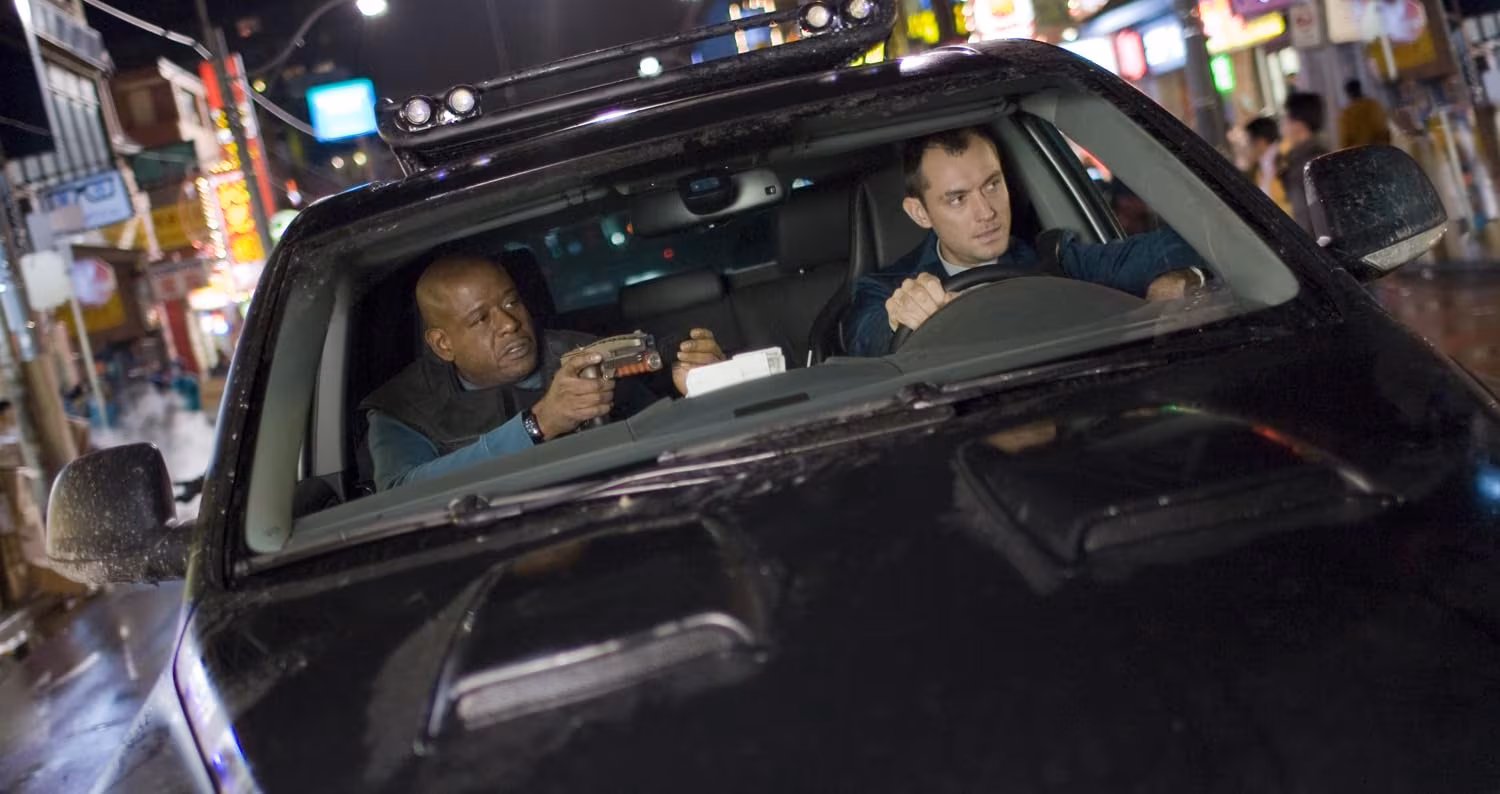 Forest Whitaker wearing Unidentified watch in Repo Men