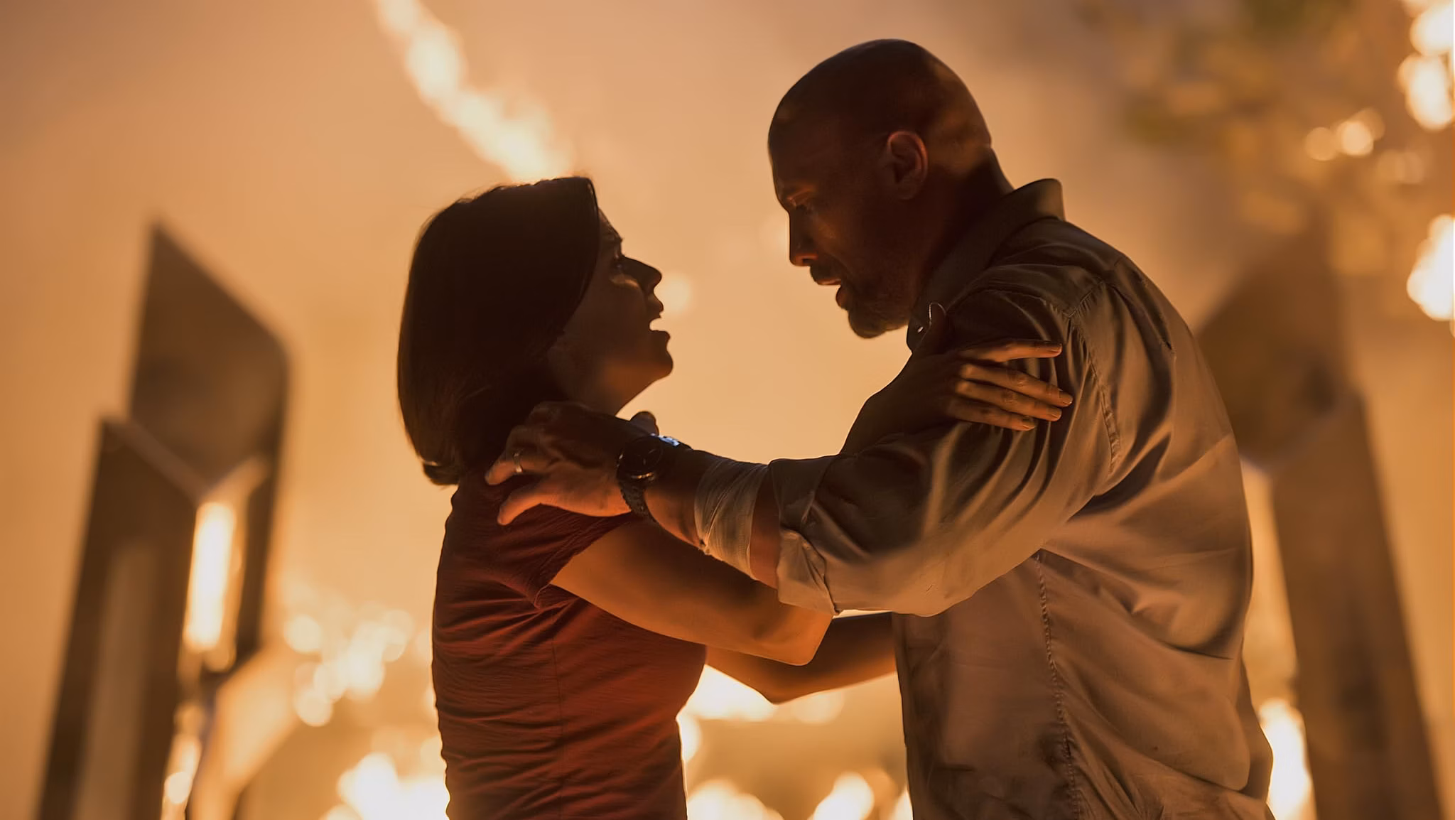 Neve Campbell wearing Unidentified watch in Skyscraper