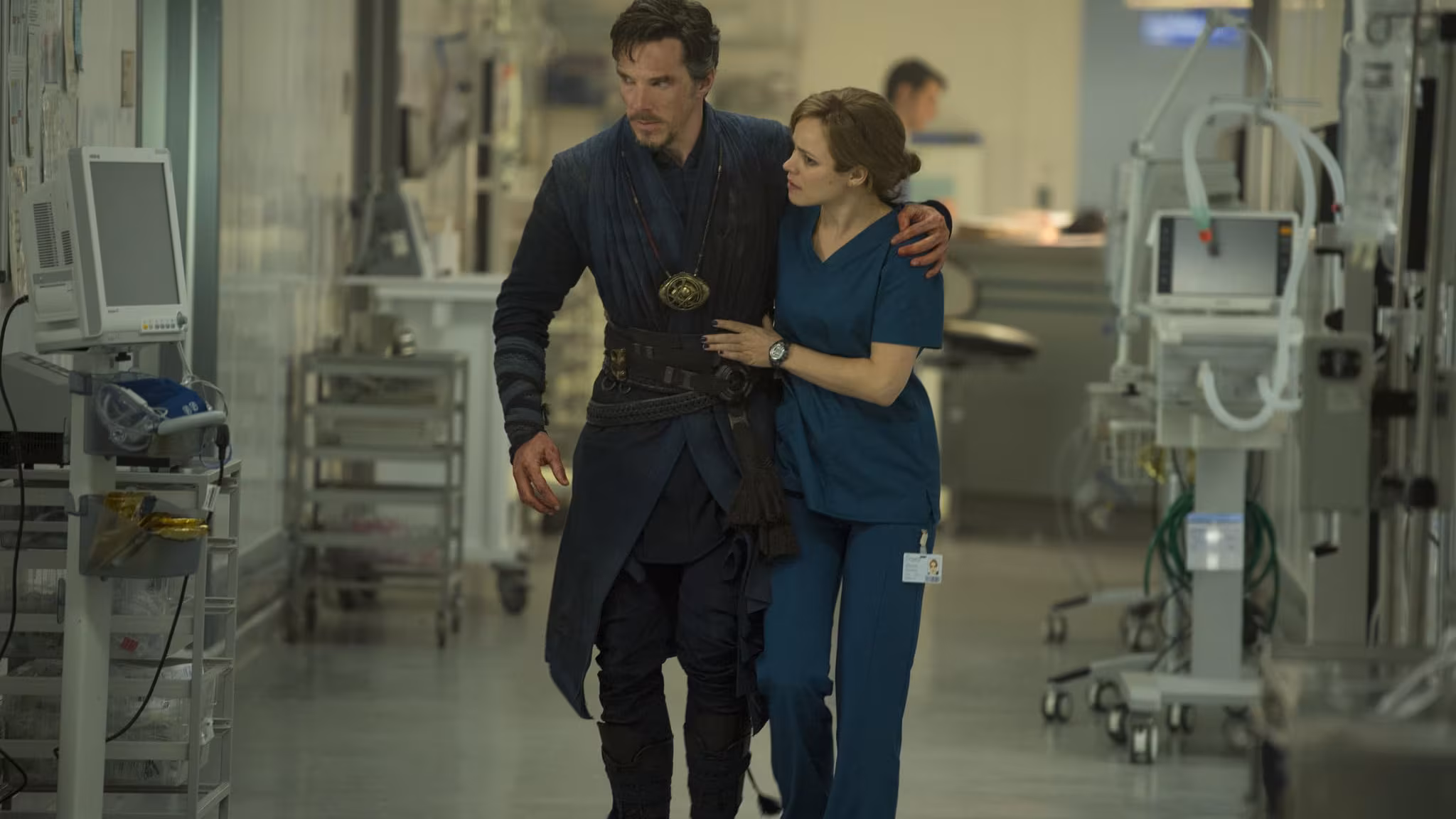 Rachel McAdams wearing Unidentified watch in Doctor Strange