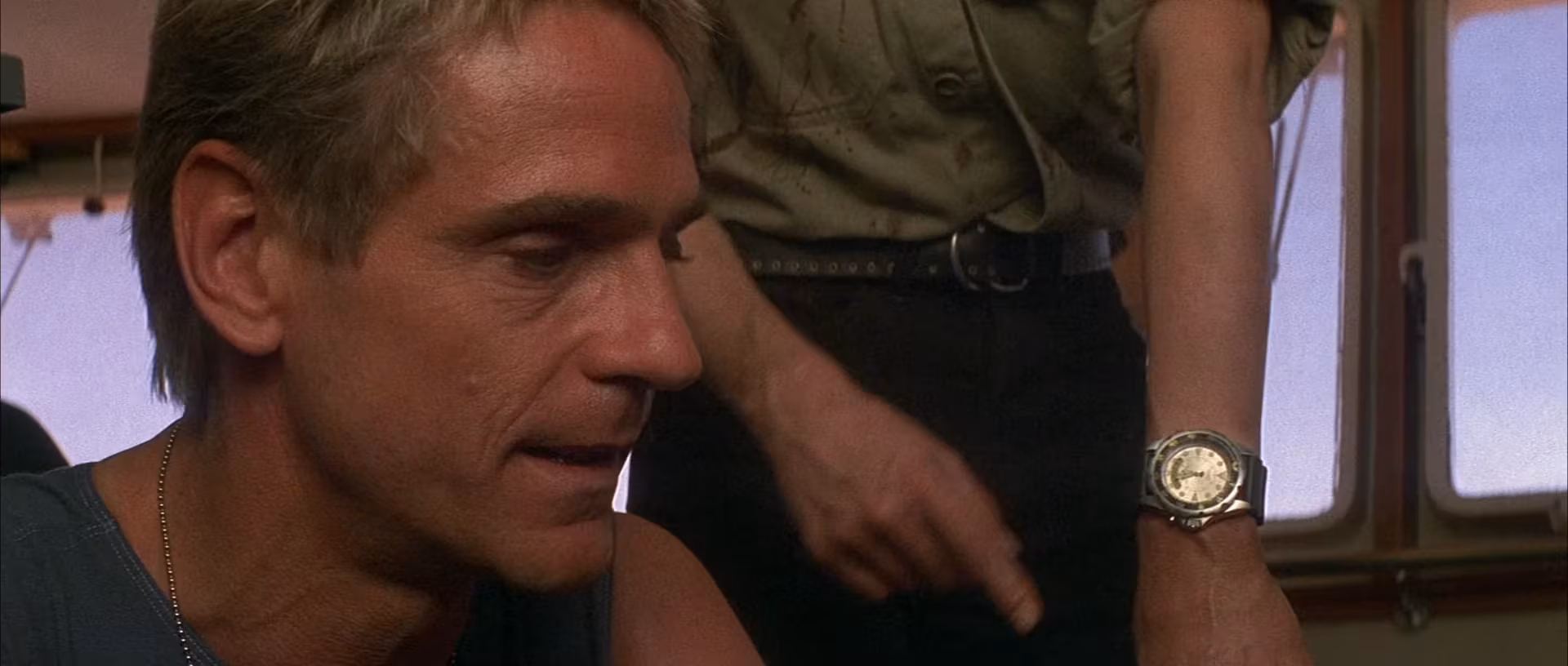 Sam Phillips wearing Unidentified watch in Die Hard: With a Vengeance