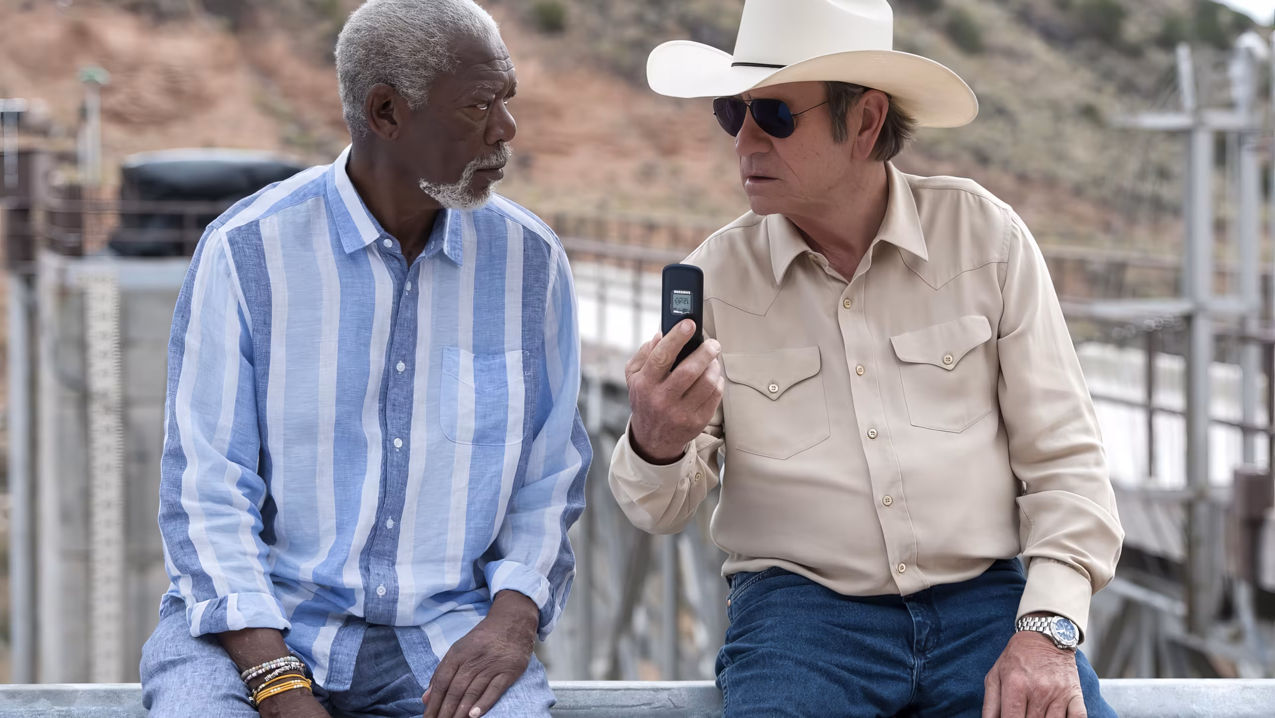 Tommy Lee Jones wearing Unidentified watch in Just Getting Started
