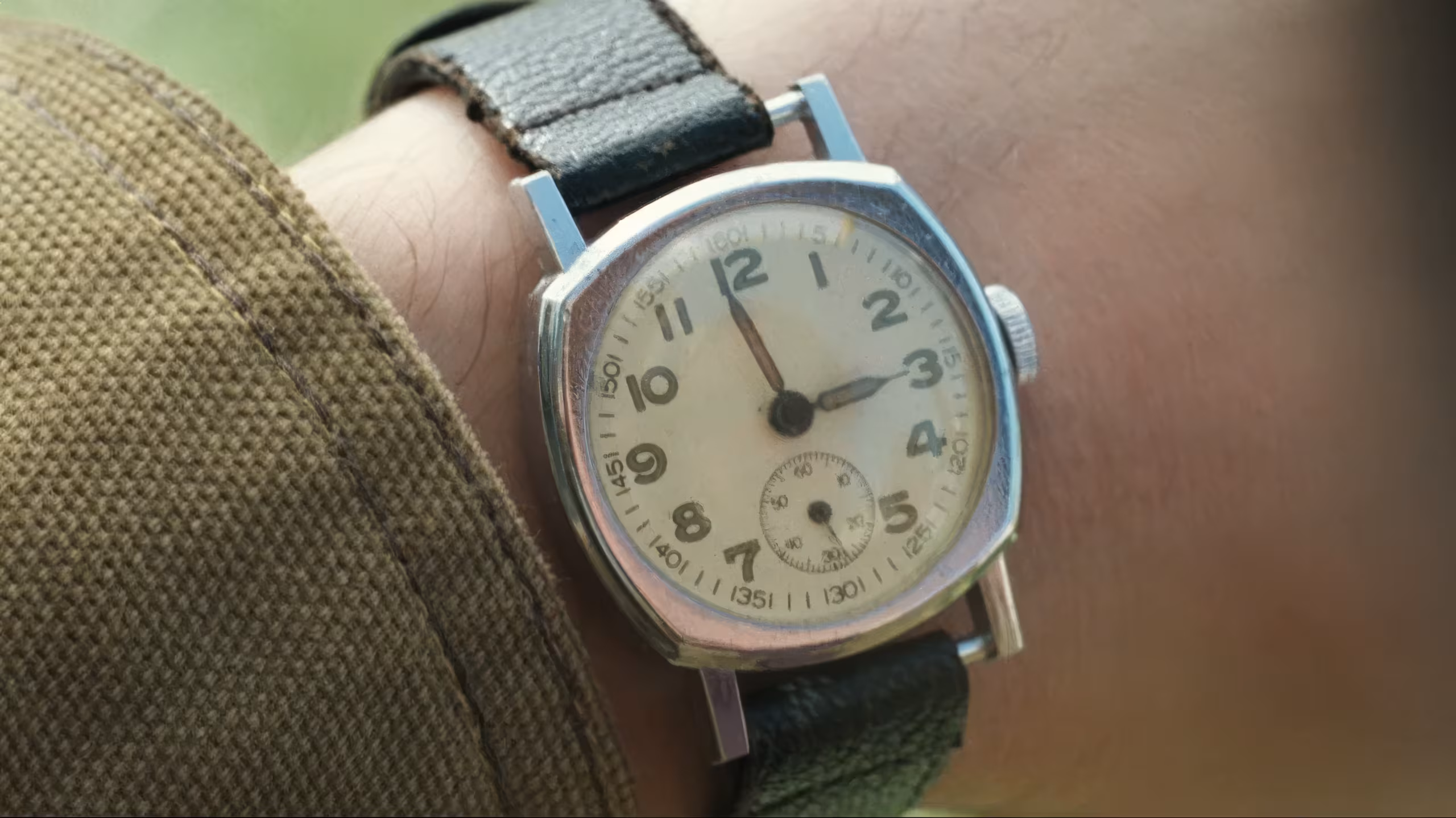 Adam Buxton wearing Unidentified watch in Hot Fuzz