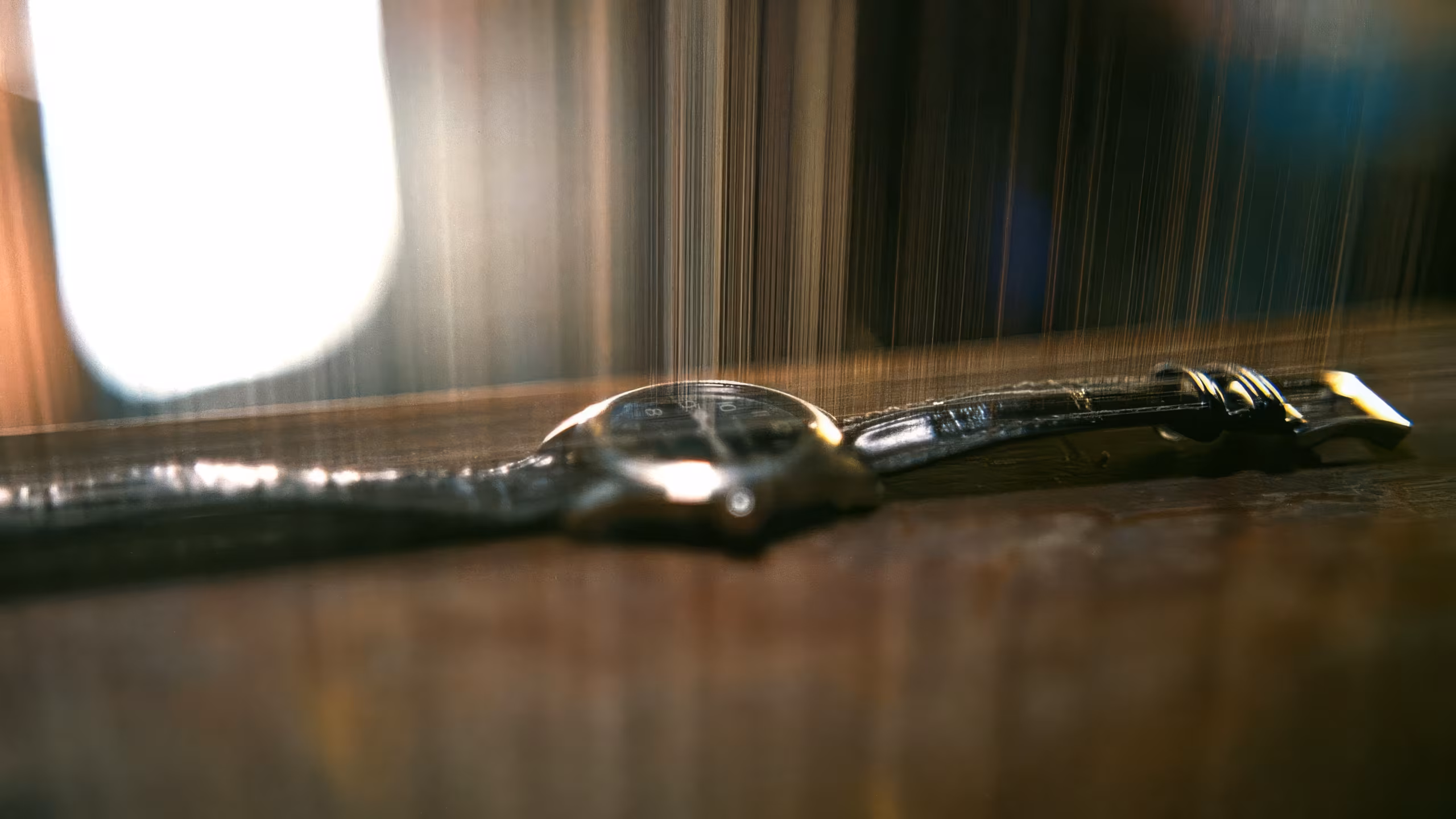 Jessica Chastain wearing Hamilton Khaki Field in Interstellar