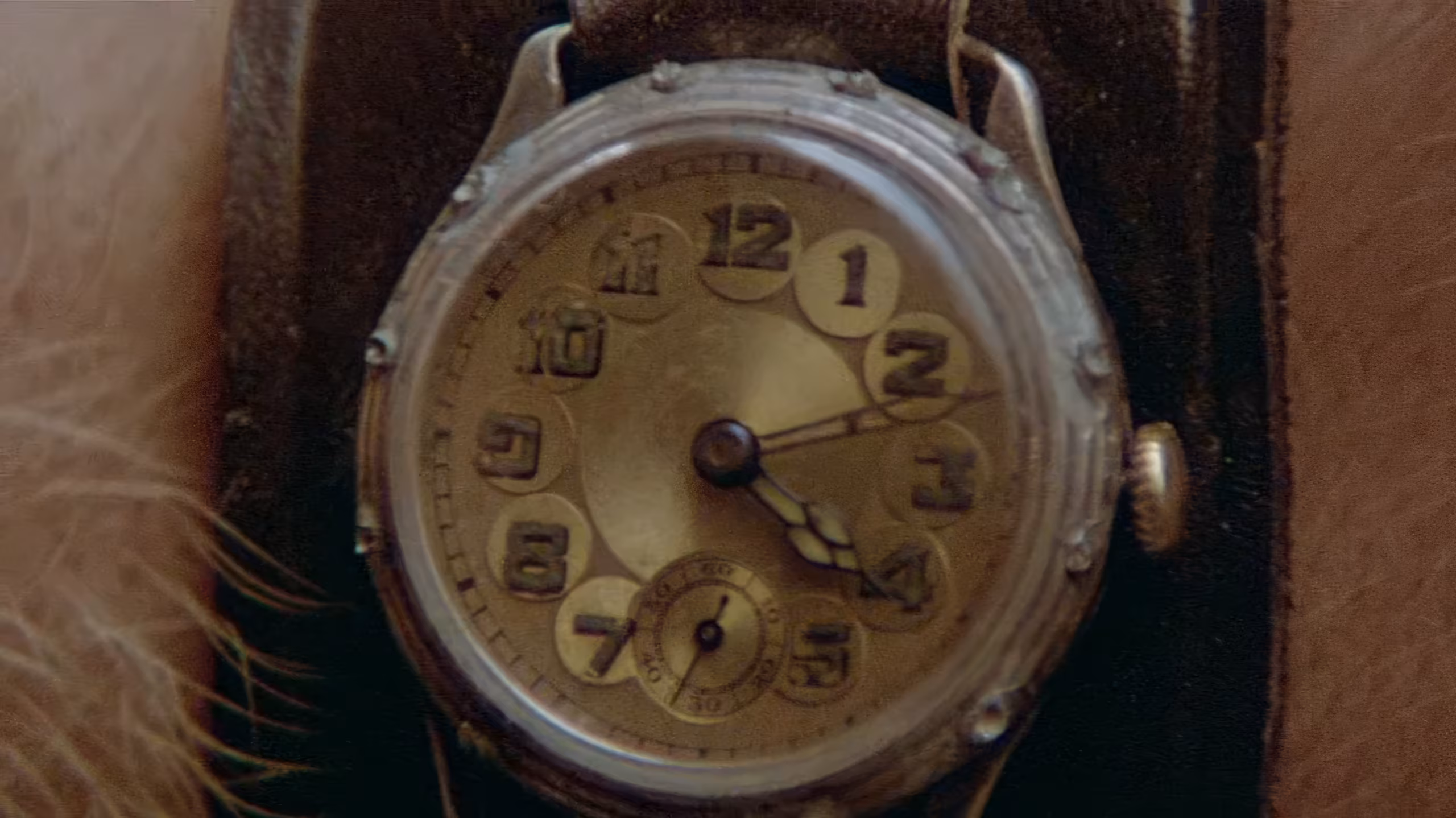 Mel Gibson wearing Unidentified watch in Gallipoli