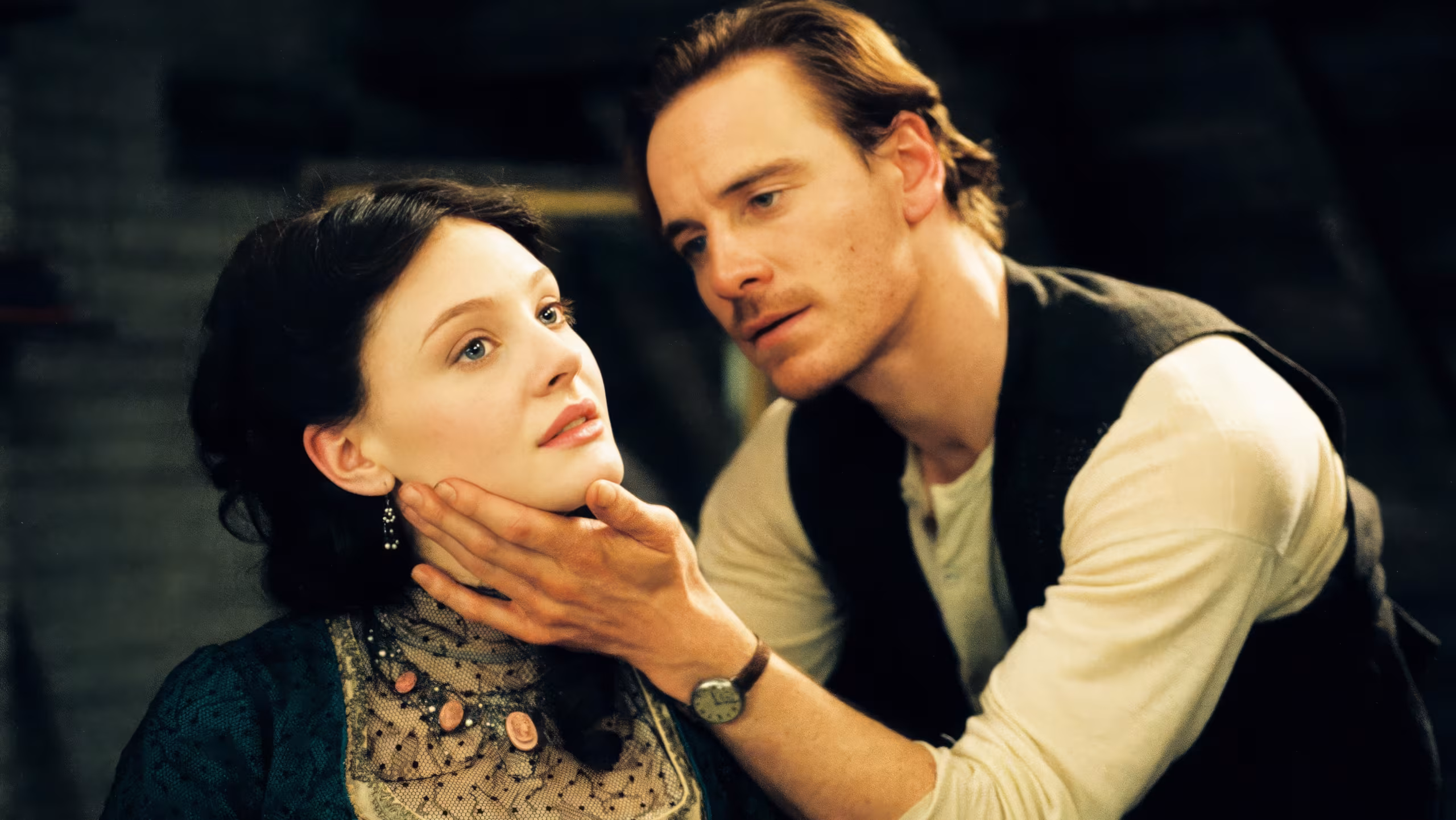 Michael Fassbender wearing Unidentified watch in Angel