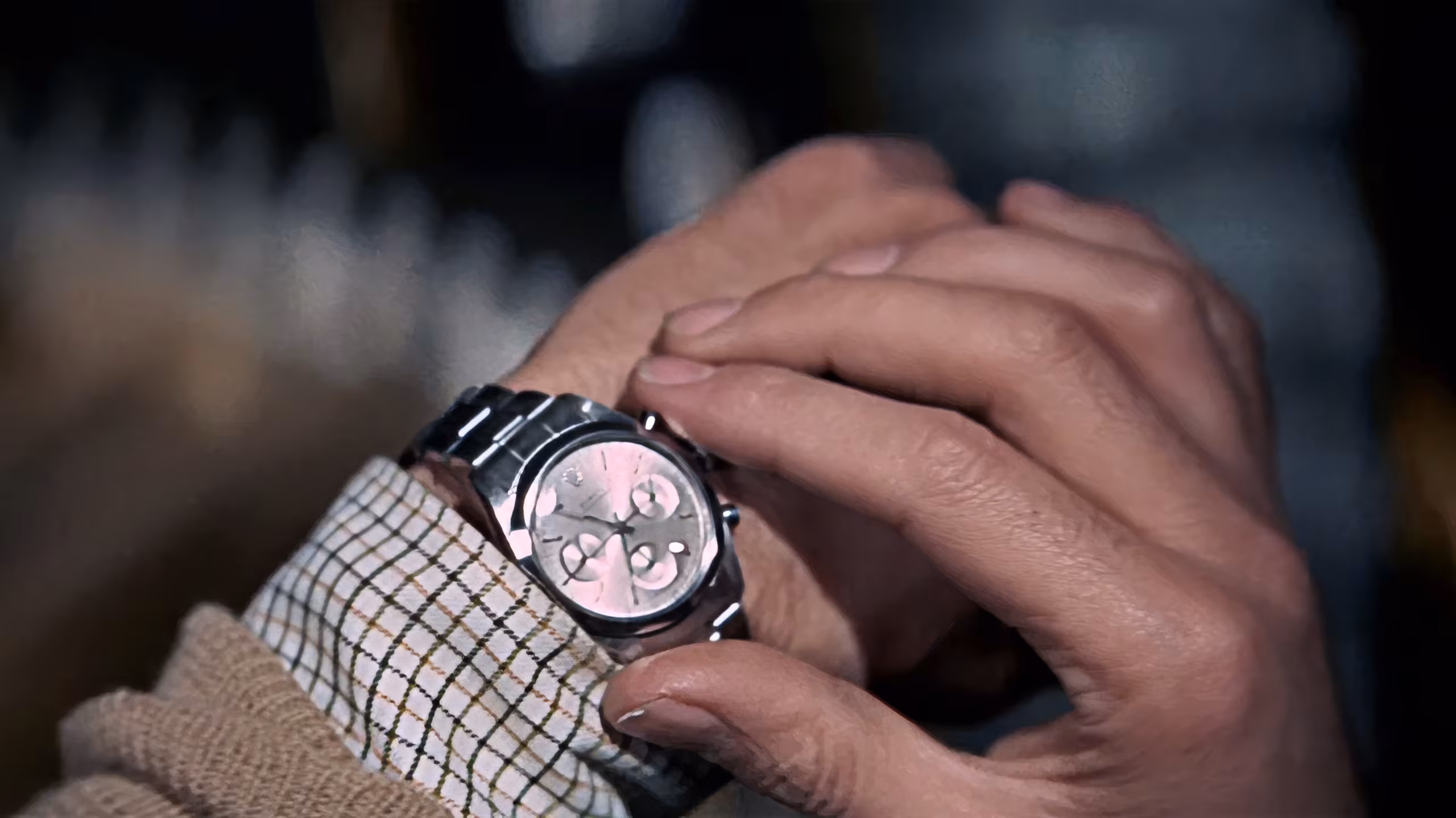 George Lazenby wearing Rolex Submariner in On Her Majesty's Secret Service