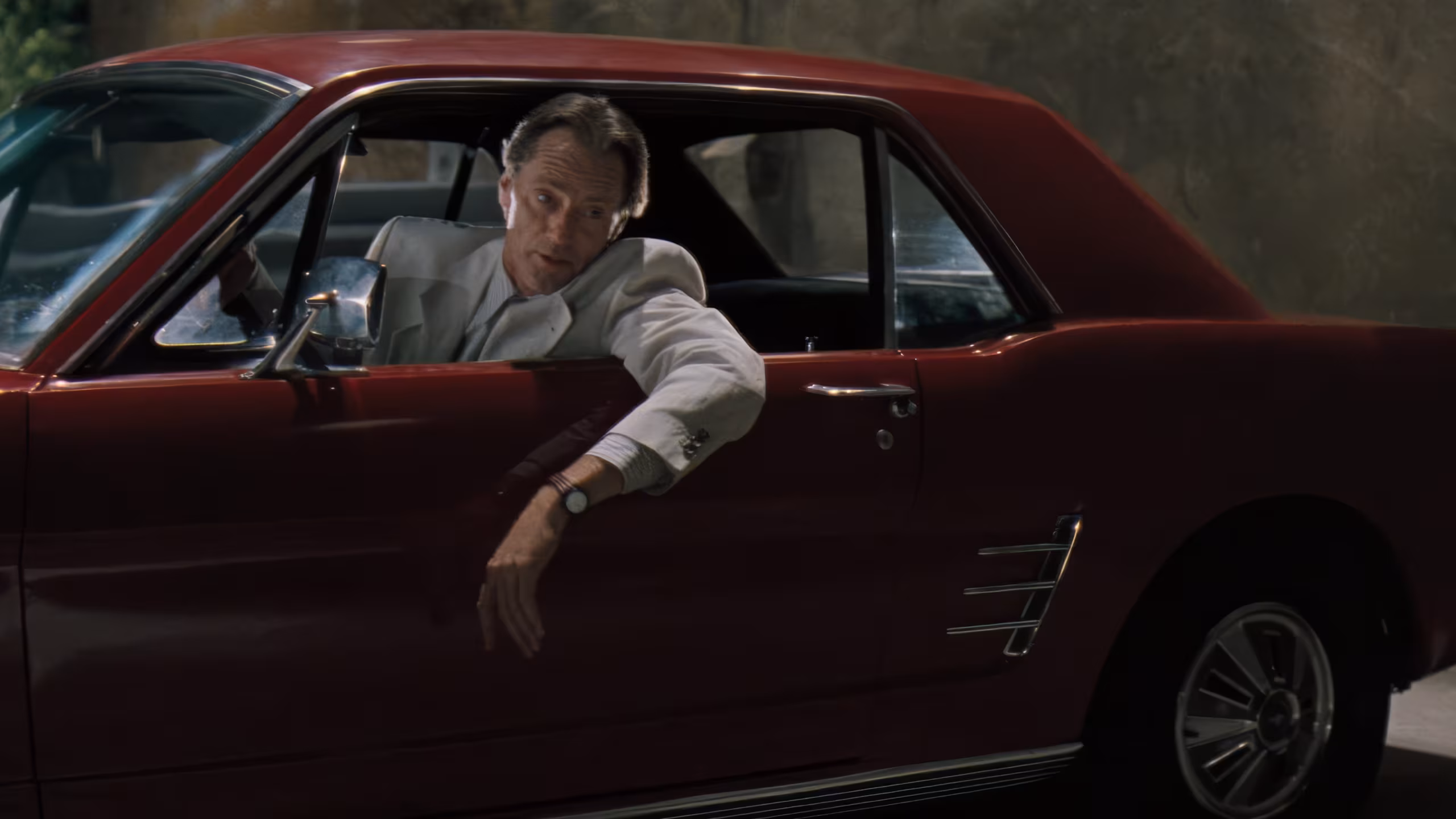 Sam Shepard wearing Unidentified watch in The Pelican Brief