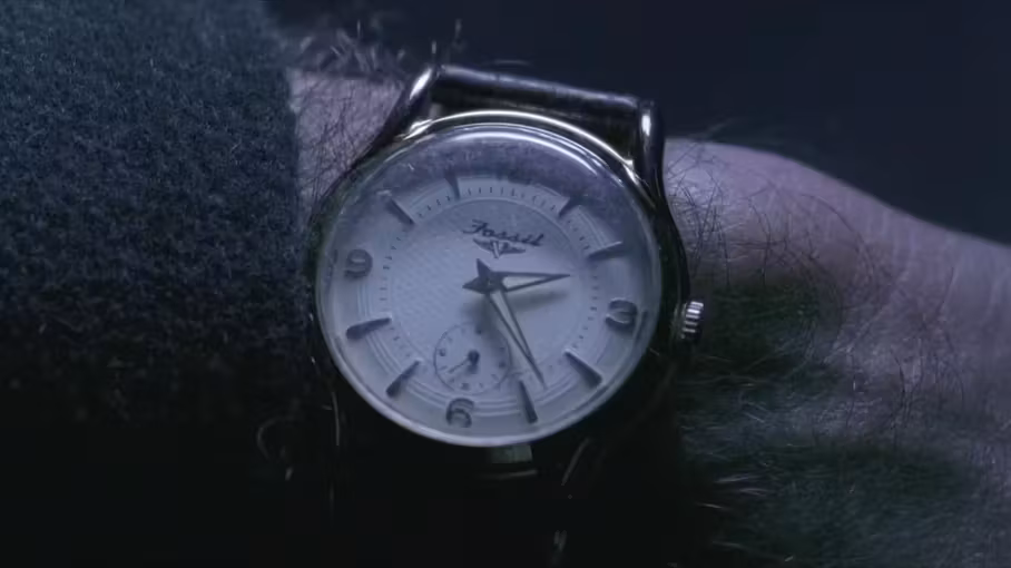 Richard Gere wearing Fossil in The Mothman Prophecies