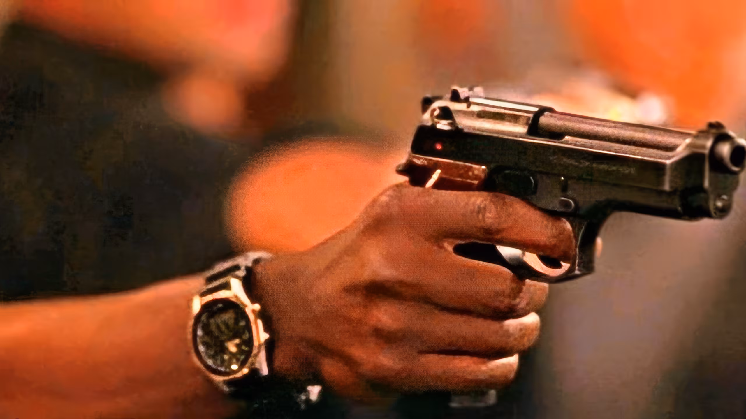 Clifton Powell wearing Unidentified watch in Deep Rising