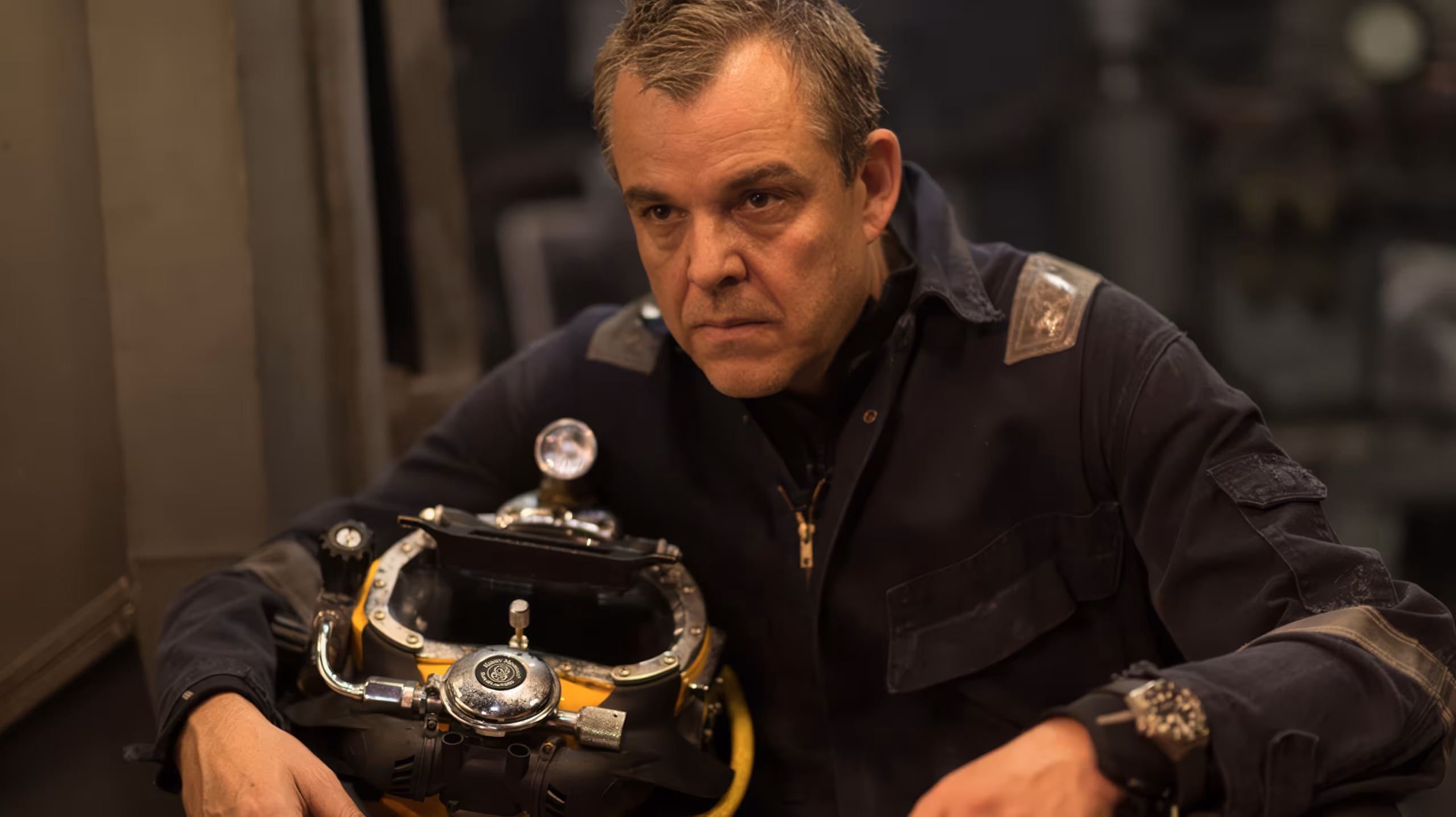 Danny Huston wearing Unidentified watch in Pressure