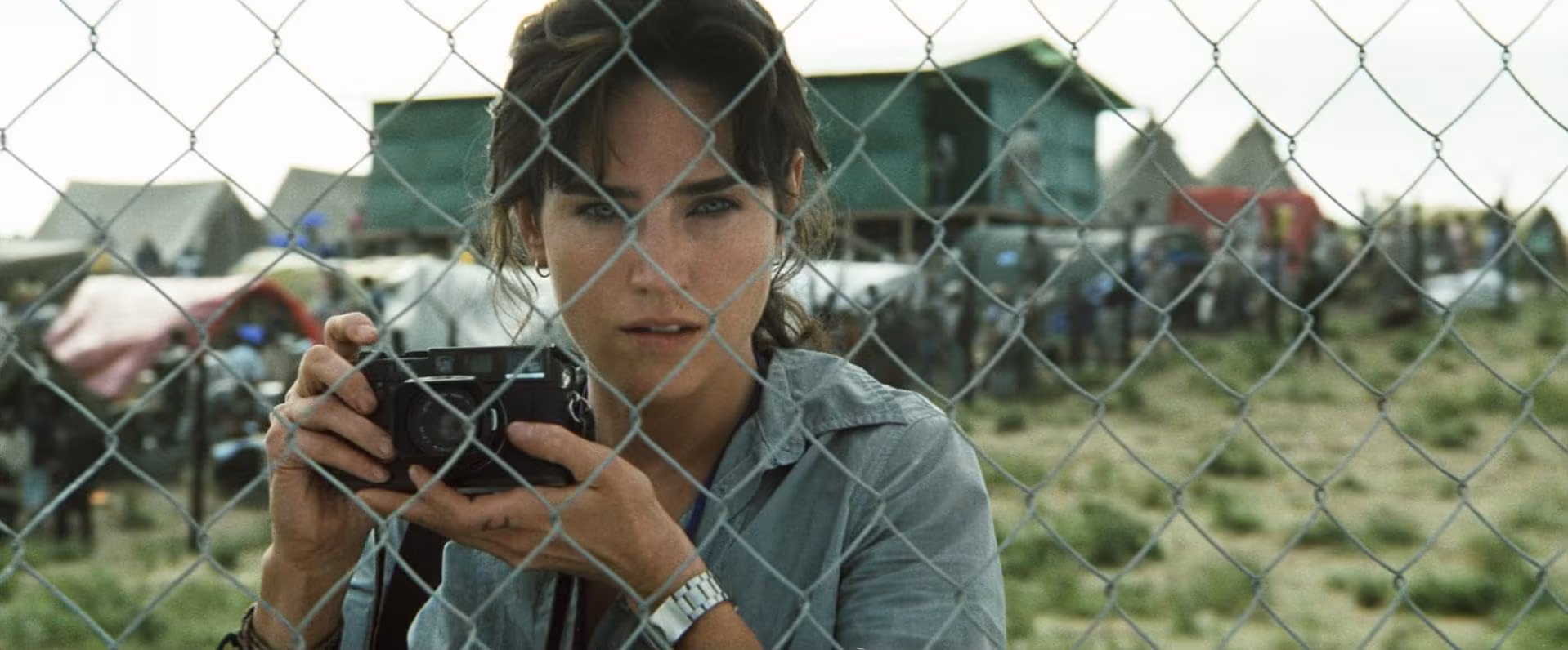 Jennifer Connelly wearing Hamilton Khaki Field in Blood Diamond