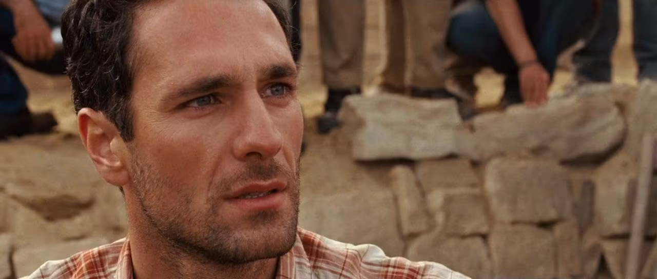Raoul Bova wearing Casio G-Shock in Alien vs. Predator