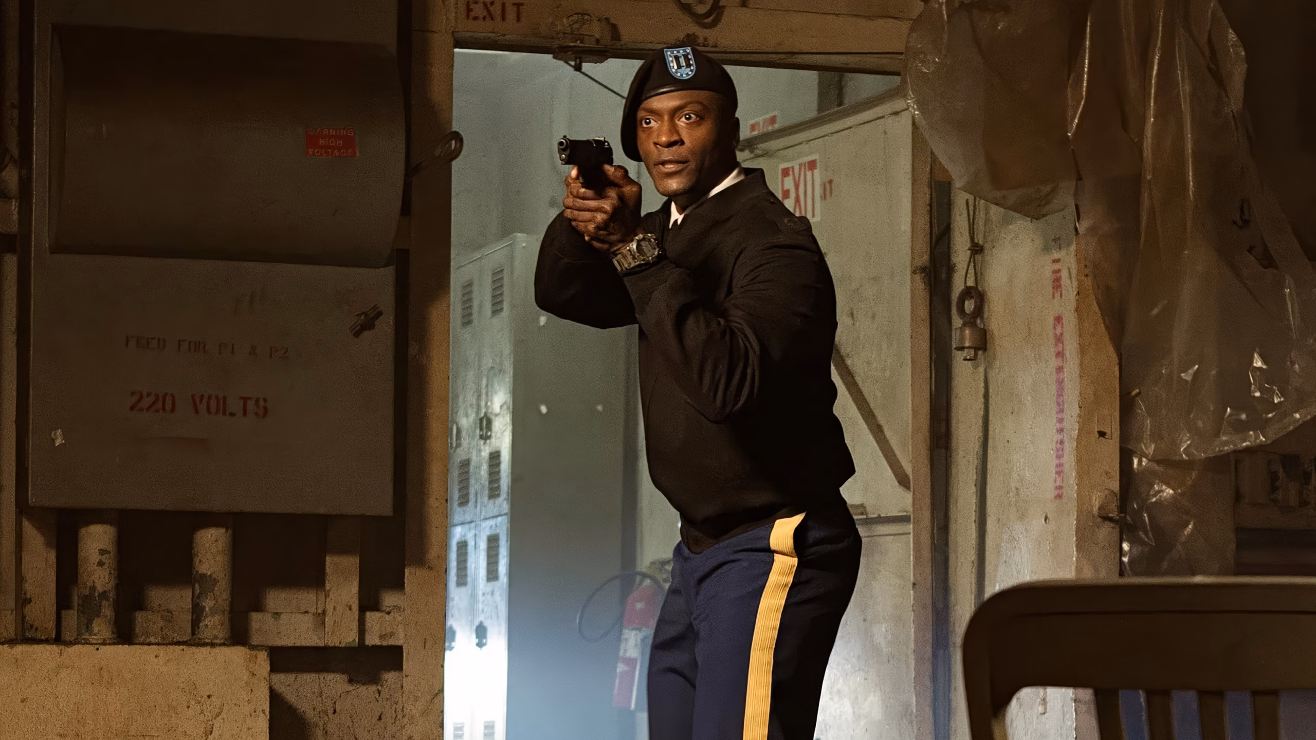 Aldis Hodge wearing Unidentified watch in Jack Reacher: Never Go Back
