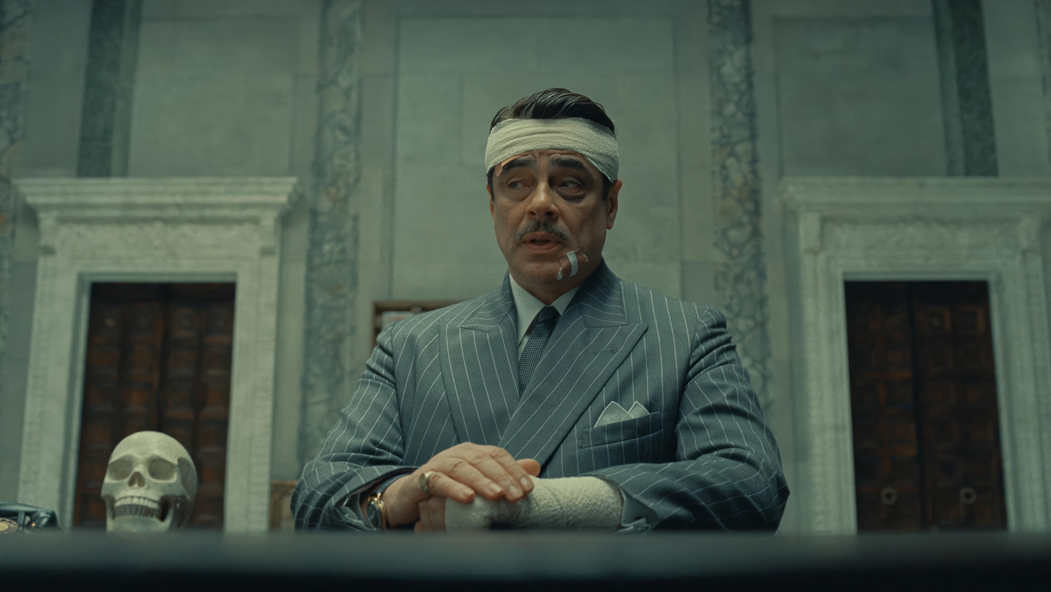Benicio del Toro wearing Unidentified watch in The Phoenician Scheme