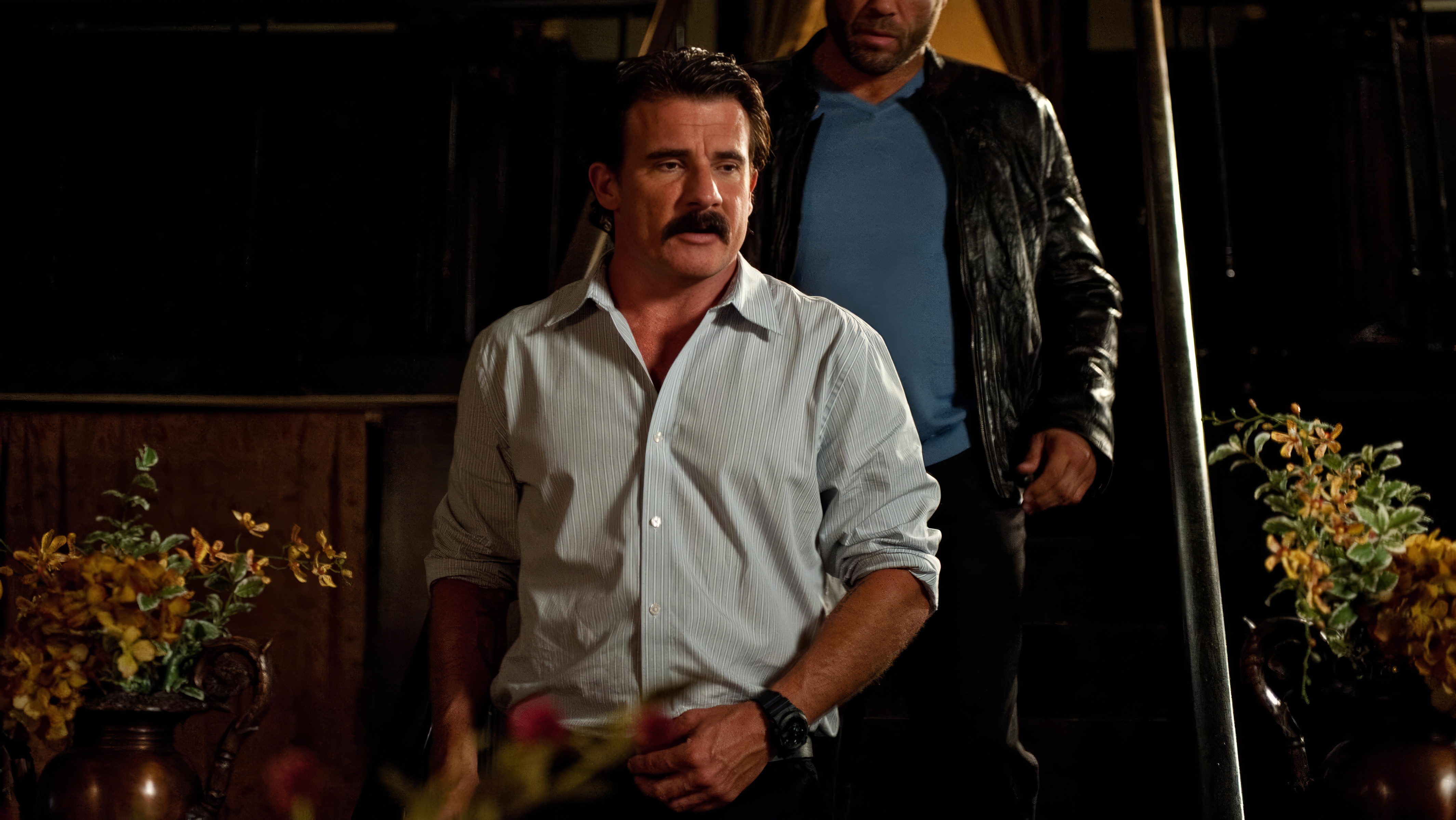 Dominic Purcell wearing Unidentified watch in Hijacked