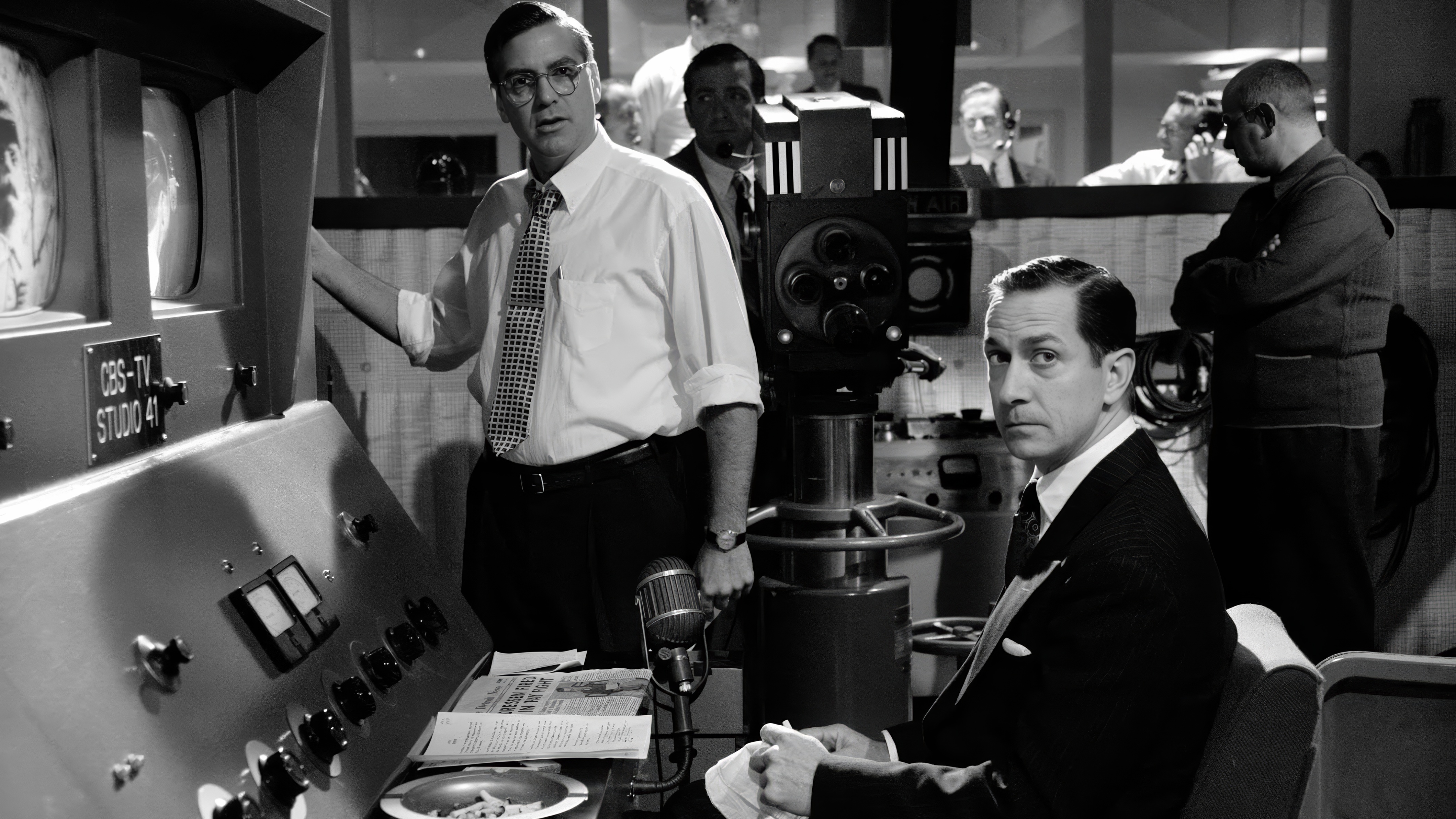 George Clooney wearing Unidentified watch in Good Night, and Good Luck.