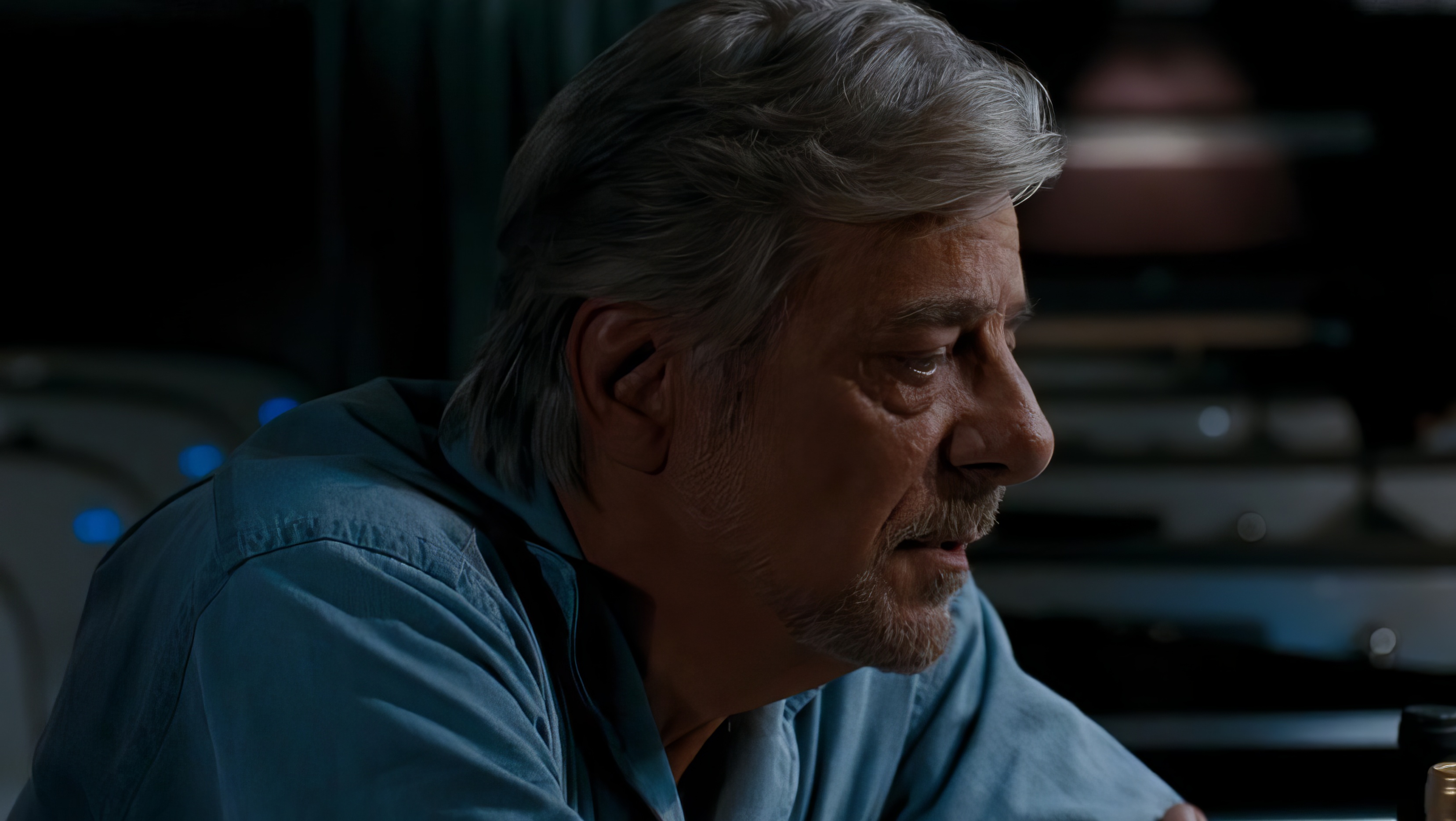 Giancarlo Giannini wearing Hamilton Khaki Field Quartz in Quantum of Solace