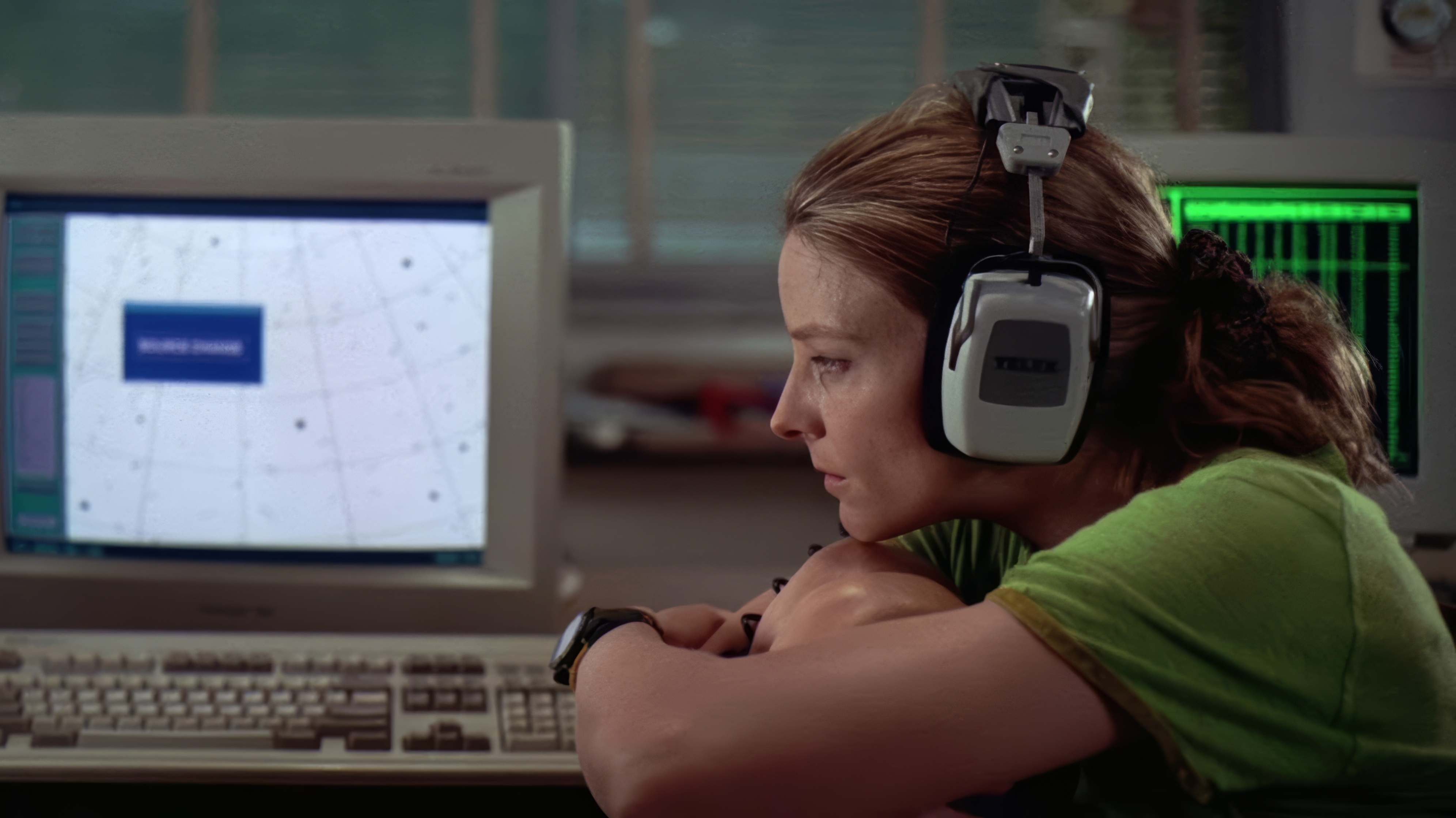 Jodie Foster wearing Unidentified watch in Contact