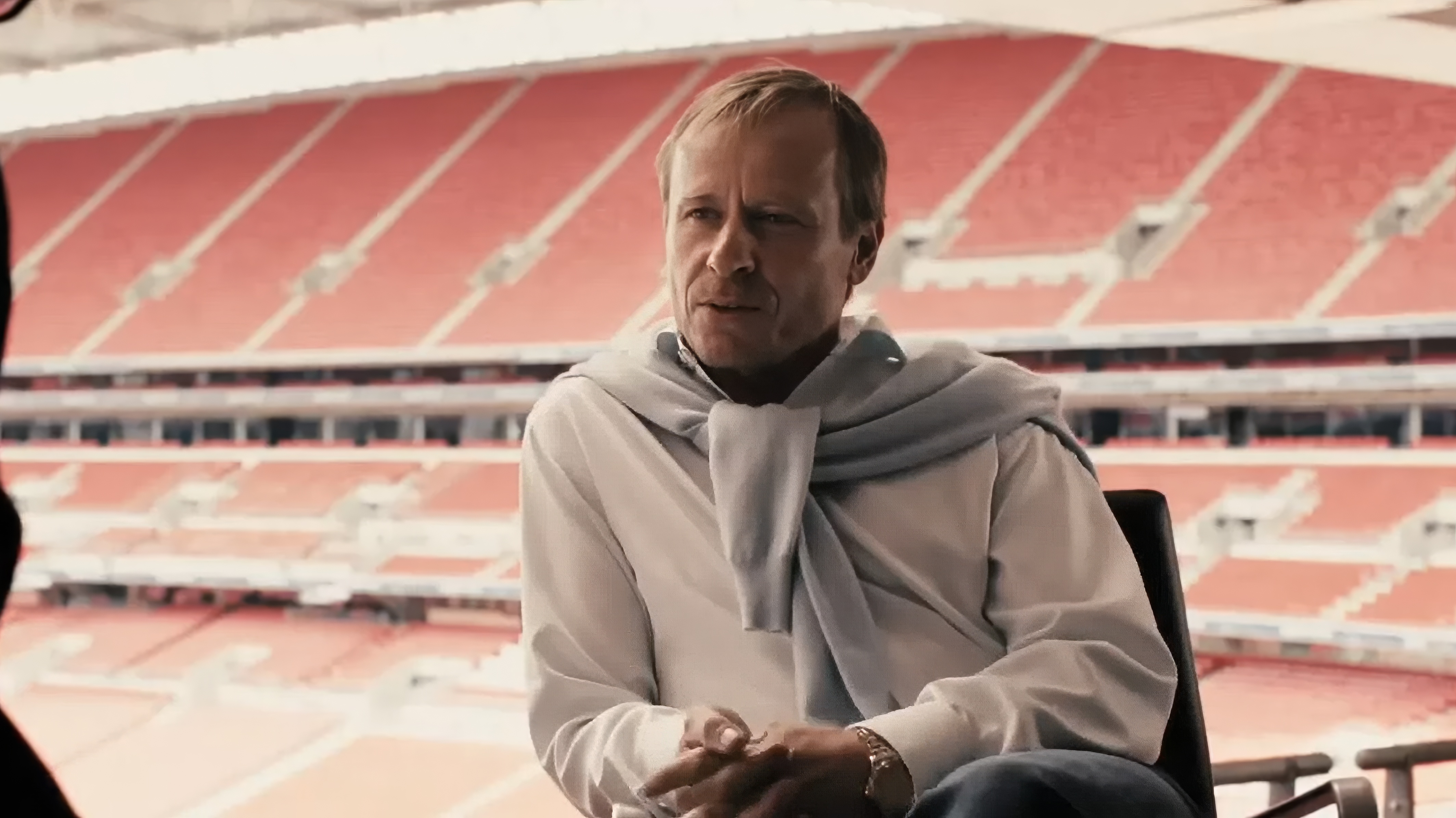 Karel Roden wearing Breitling in RocknRolla