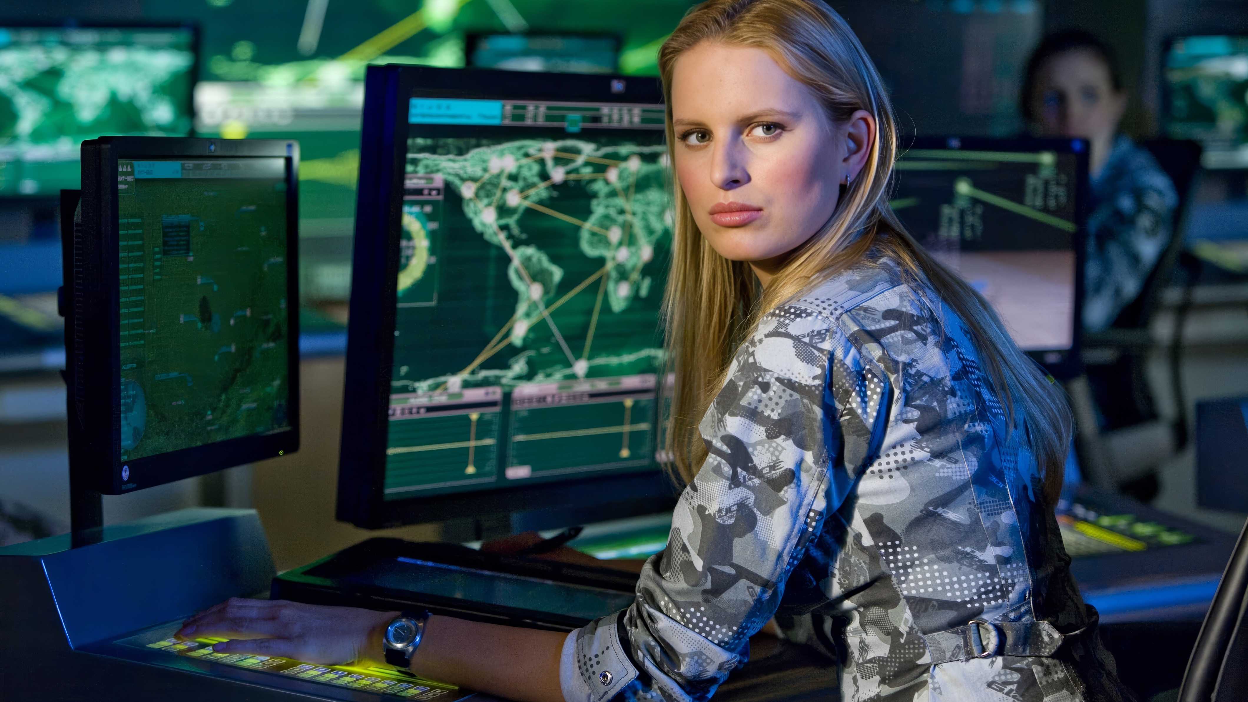 Karolina Kurkova wearing Unidentified Watch in G.I. Joe: The Rise of Cobra