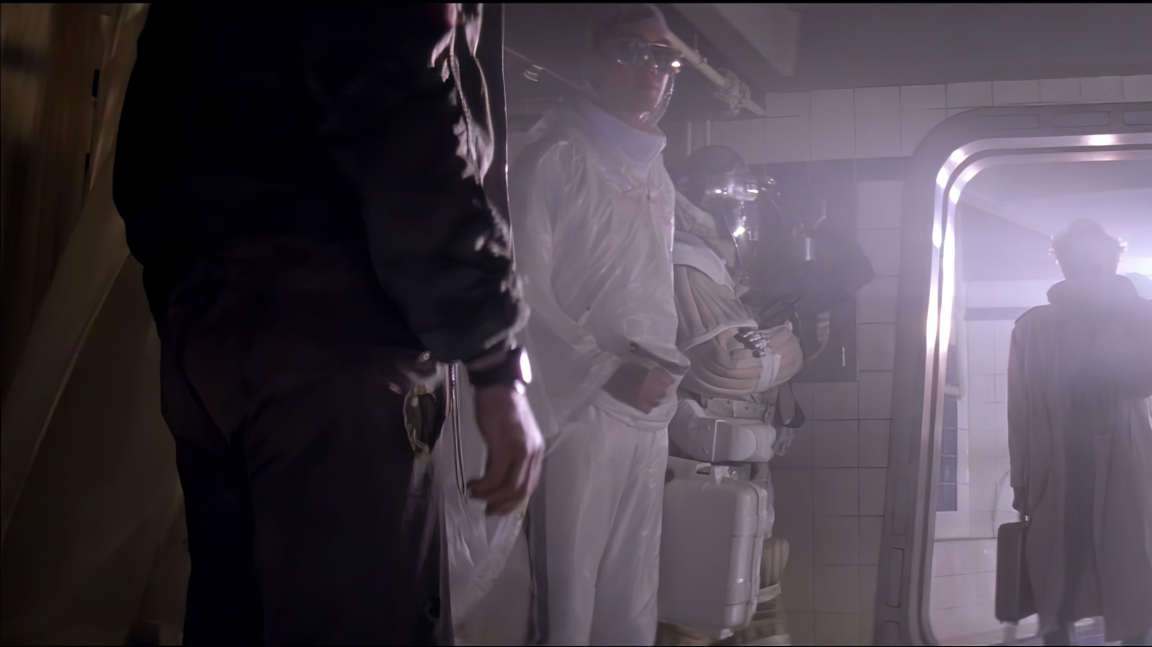 Lance Henriksen wearing Unidentified watch in Alien³