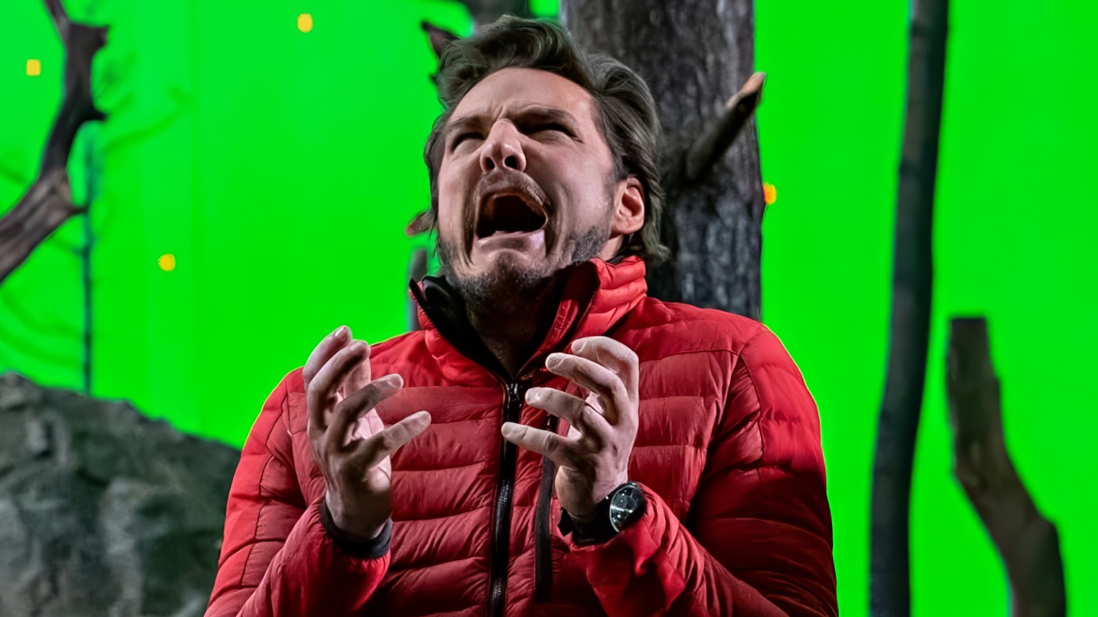 Pedro Pascal wearing Unidentified watch in The Bubble