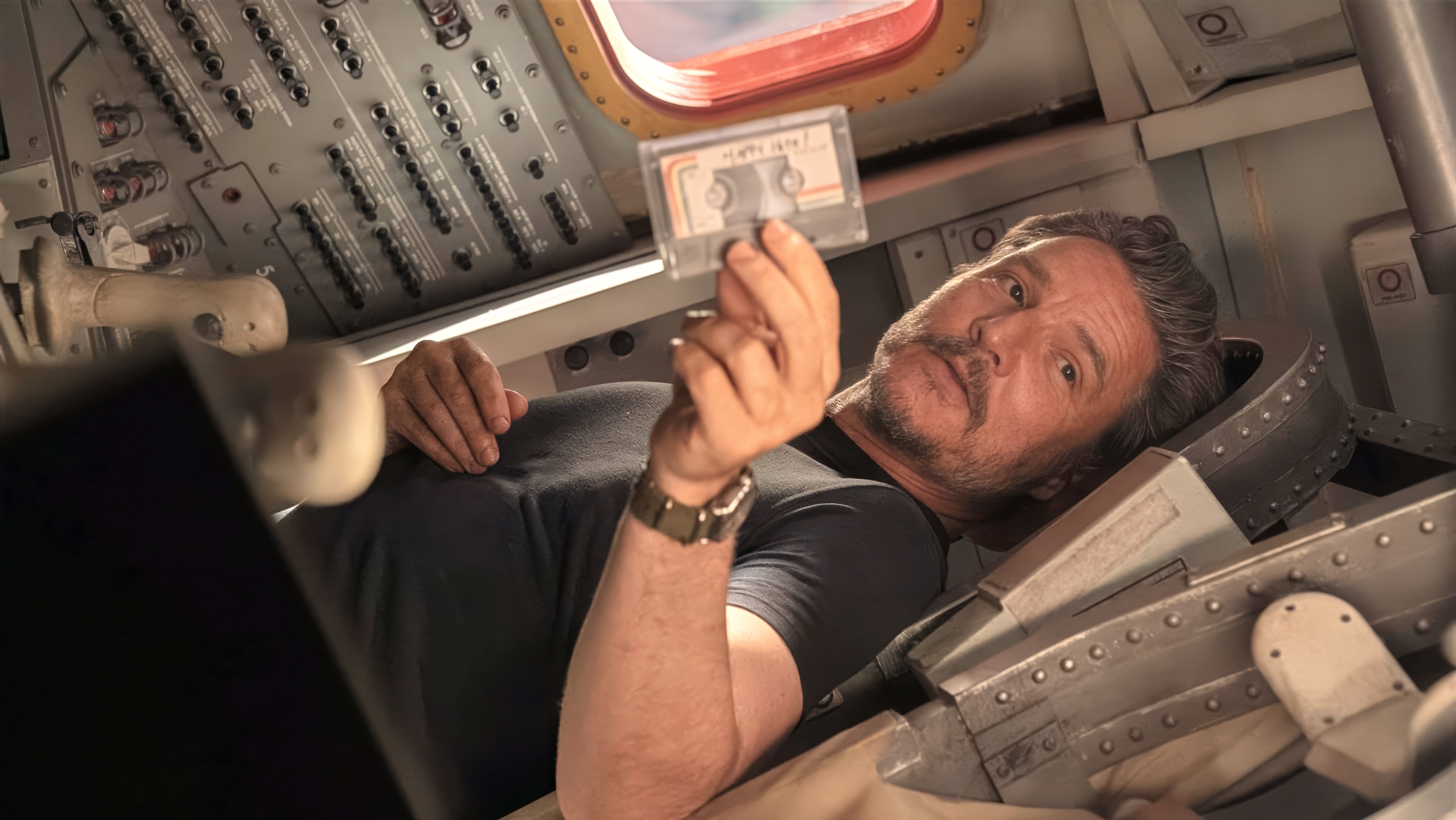 Pedro Pascal wearing Unidentified watch in The Price