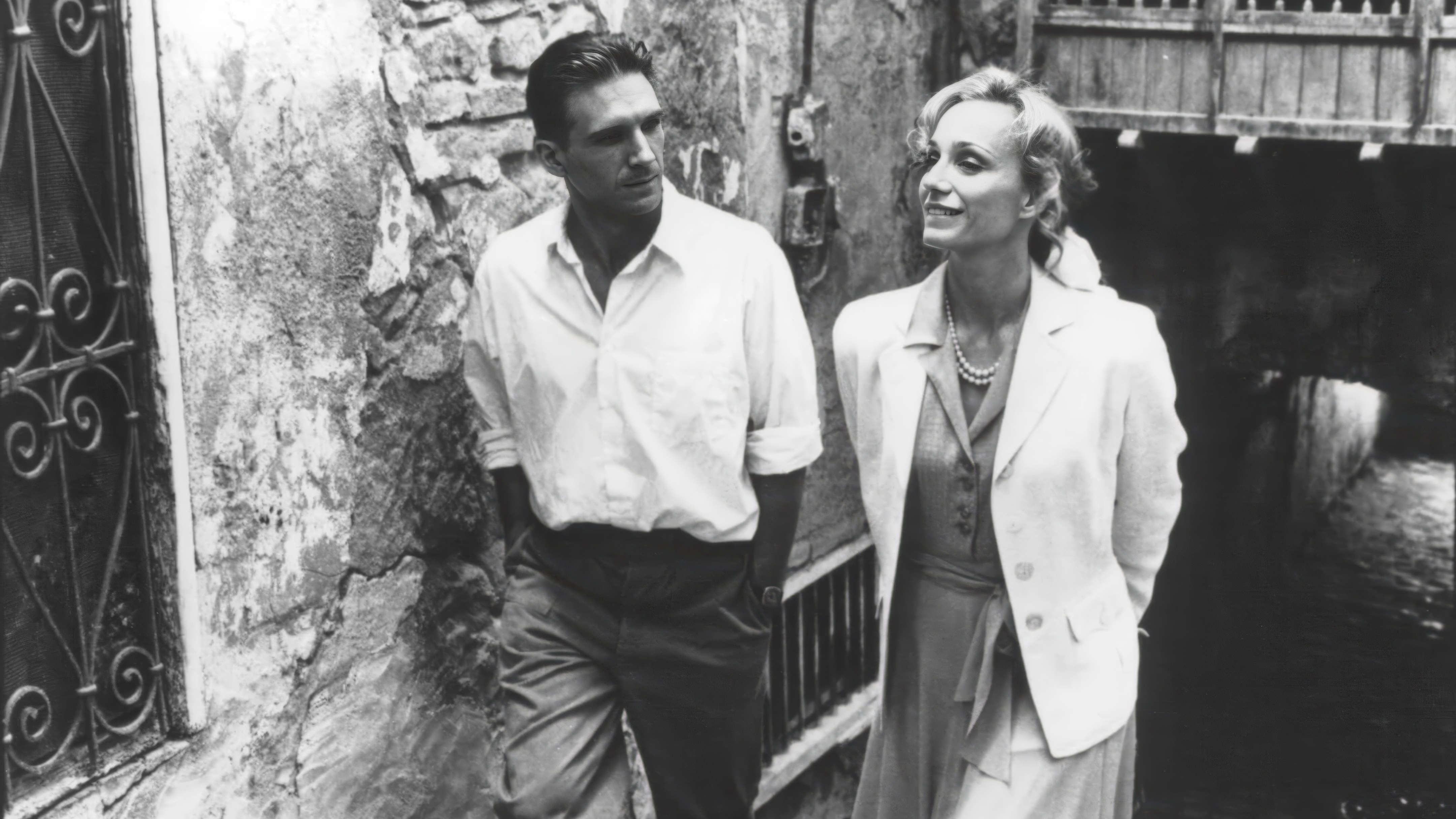 Ralph Fiennes wearing Unidentified watch in The English Patient