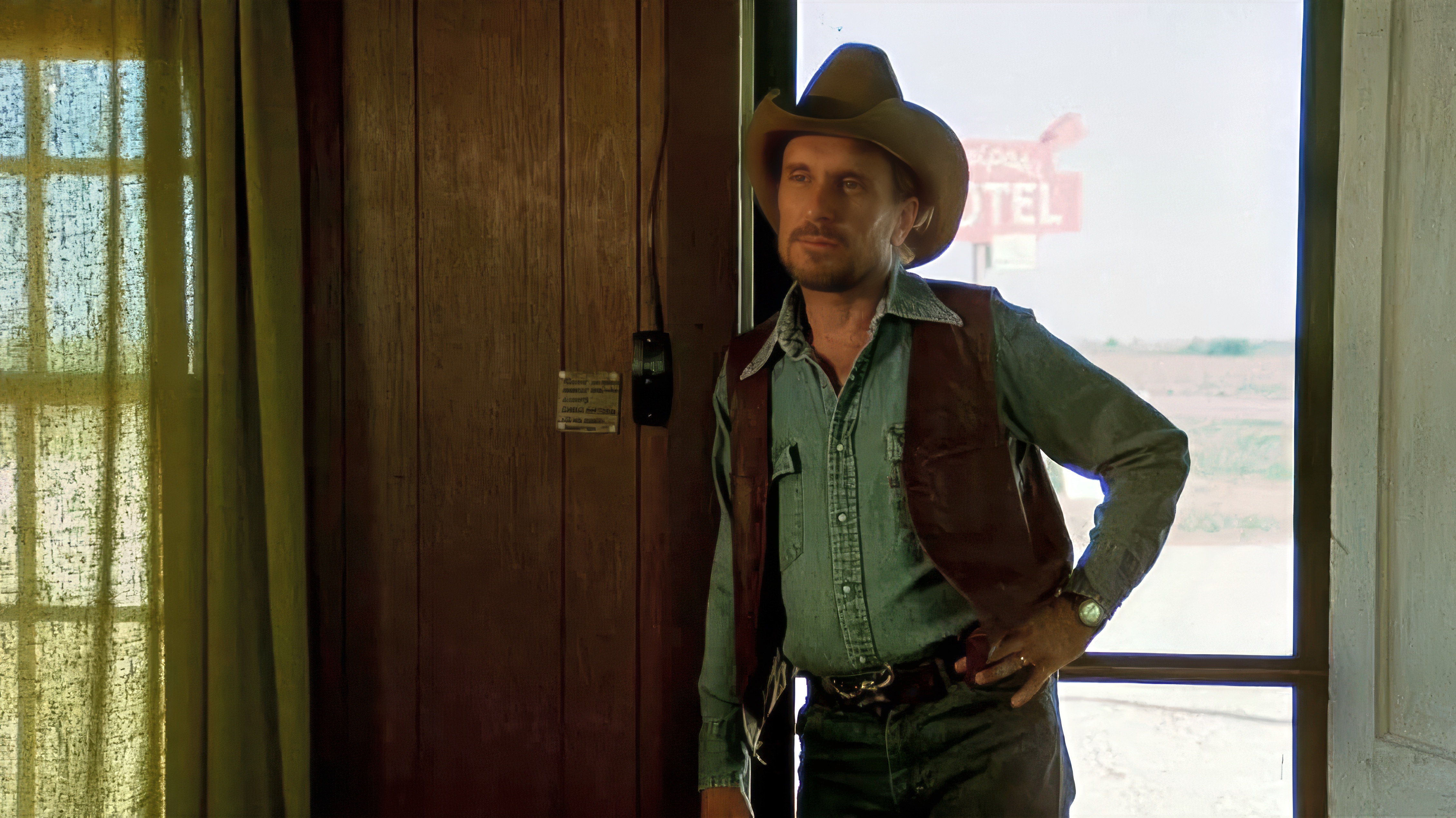 Robert Duvall wearing Unidentified watch in Tender Mercies