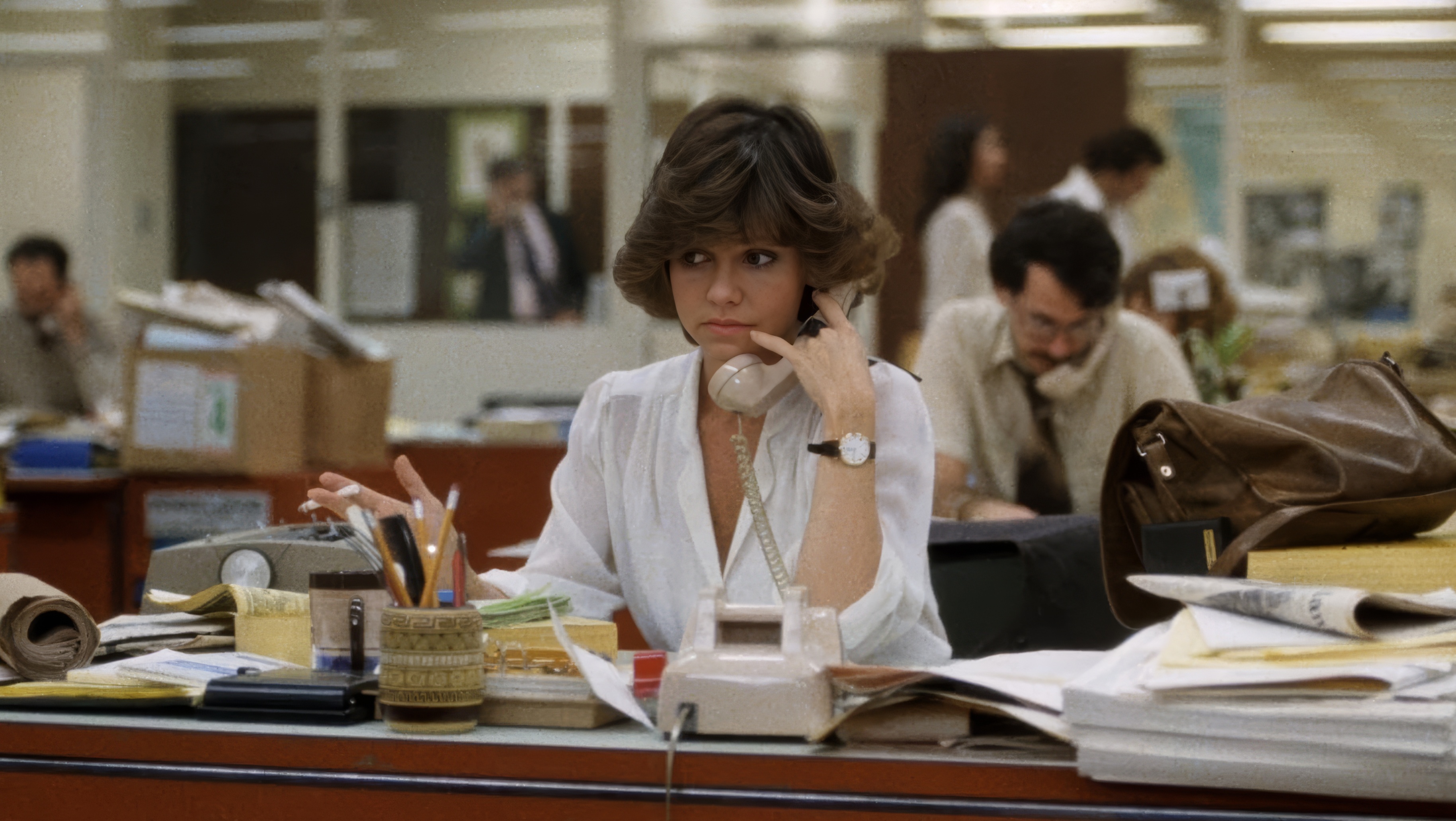 Sally Field wearing Unidentified watch in Absence of Malice