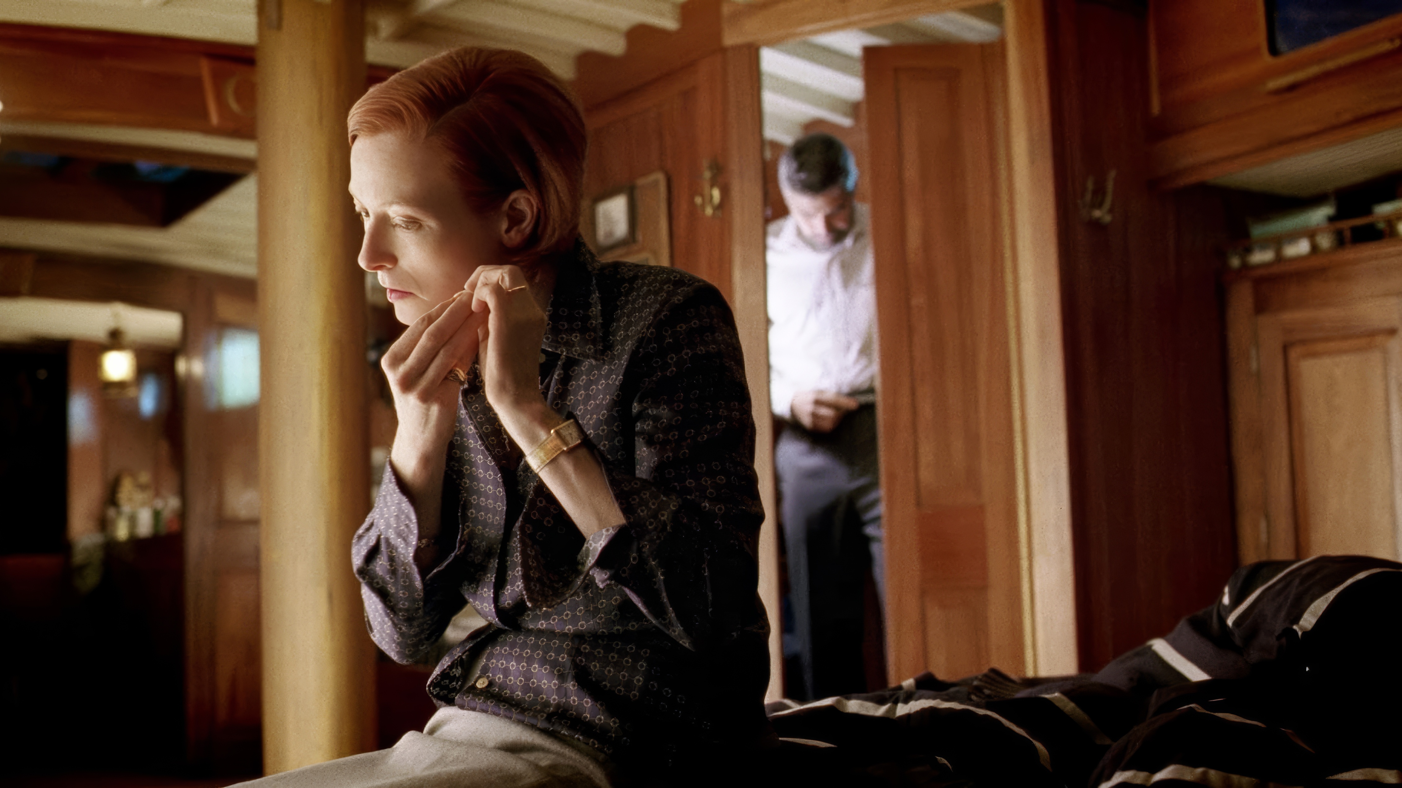Tilda Swinton wearing Unidentified watch in Burn After Reading