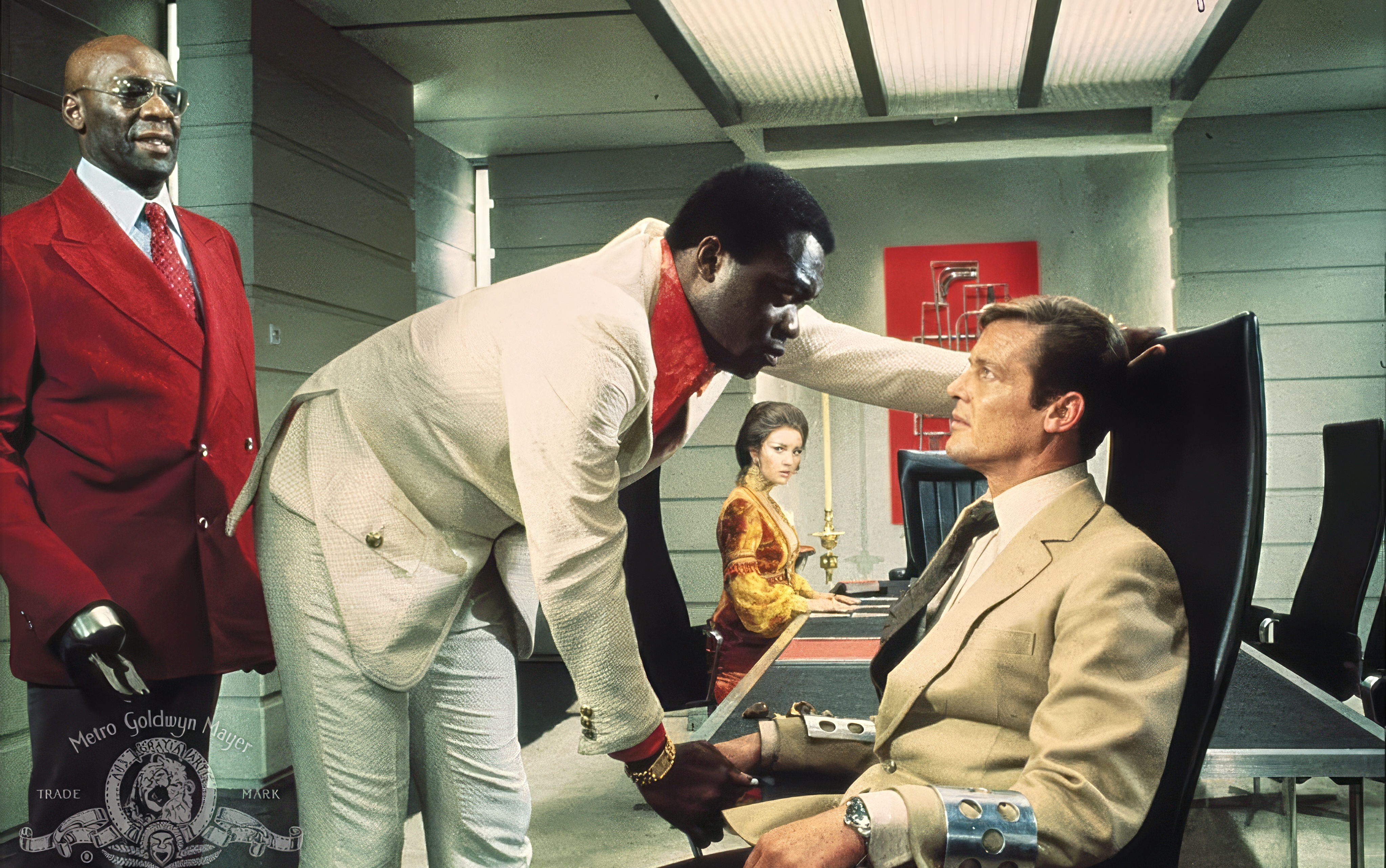 Yaphet Kotto wearing Unidentified watch in Live and Let Die