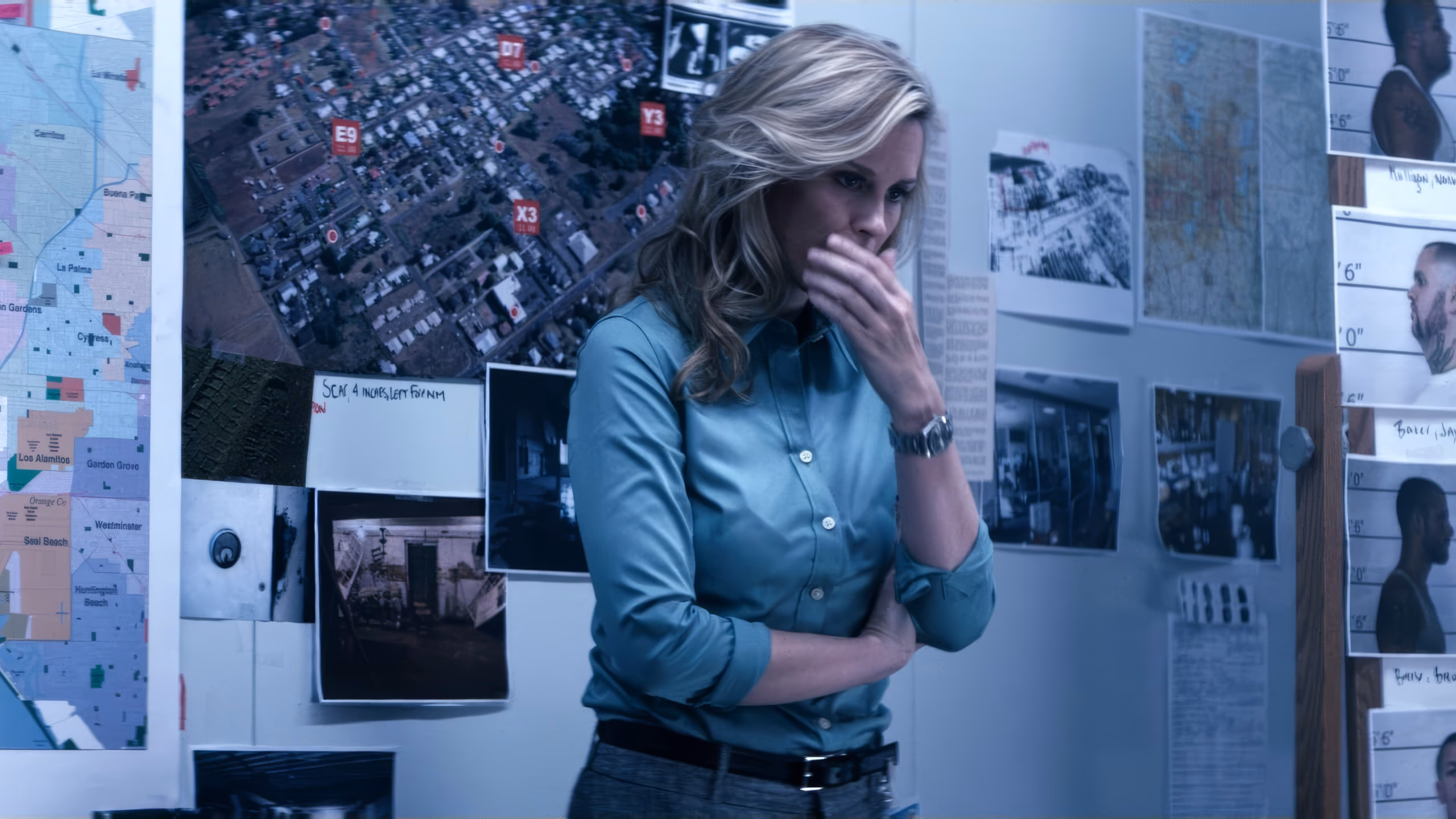 Bonnie Somerville wearing Unidentified watch in Fire with Fire