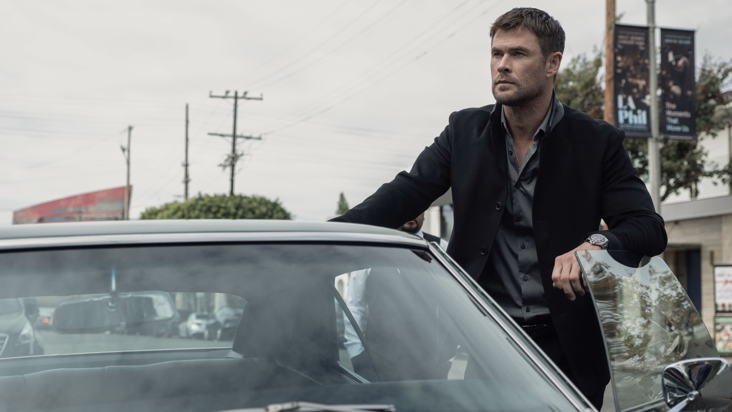 Chris Hemsworth wearing Rolex Submariner in Crime 101