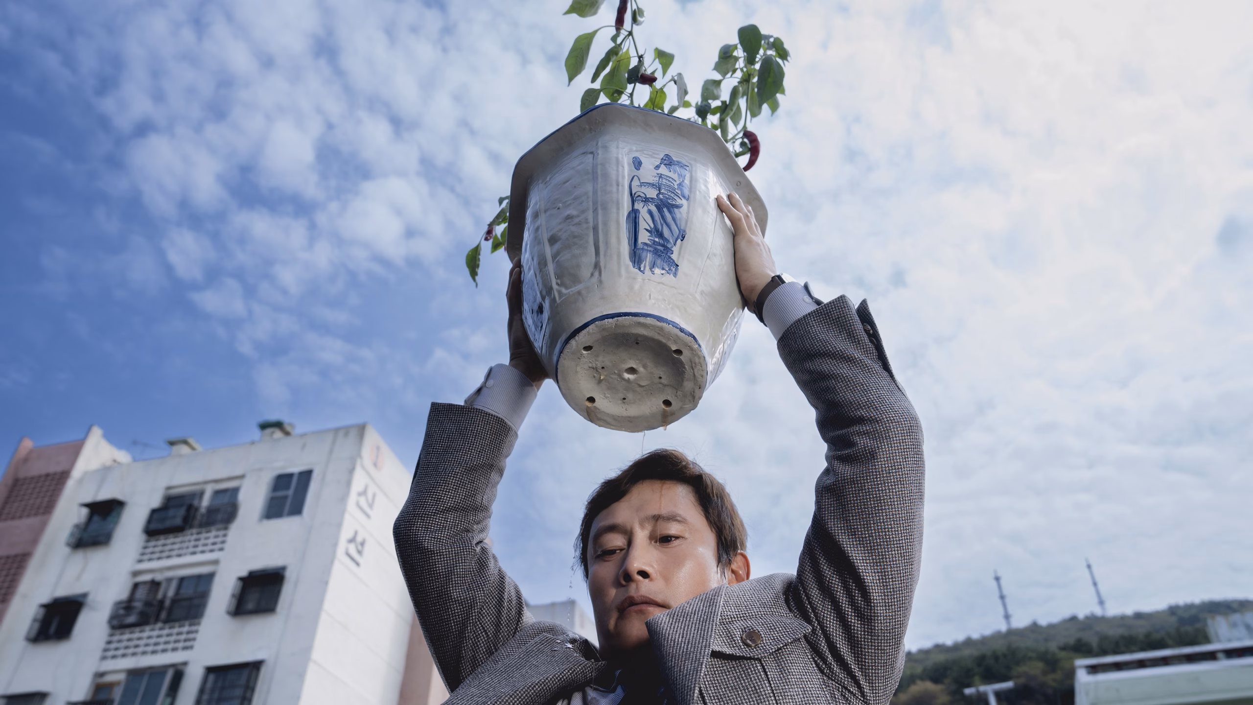 Lee Byung-Hun wearing Unidentified watch in No Other Choice