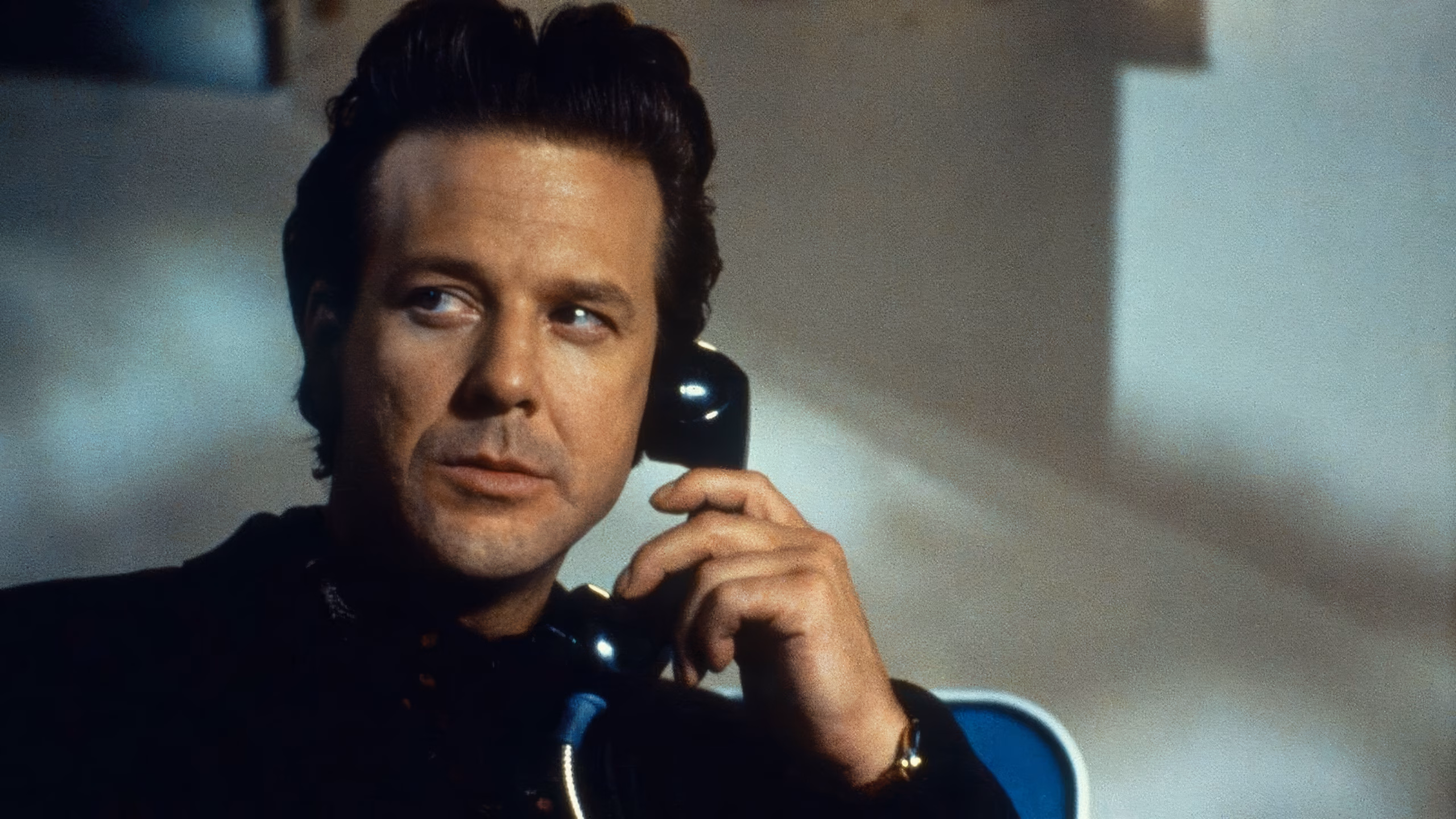 Mickey Rourke wearing Unidentified watch in White Sands