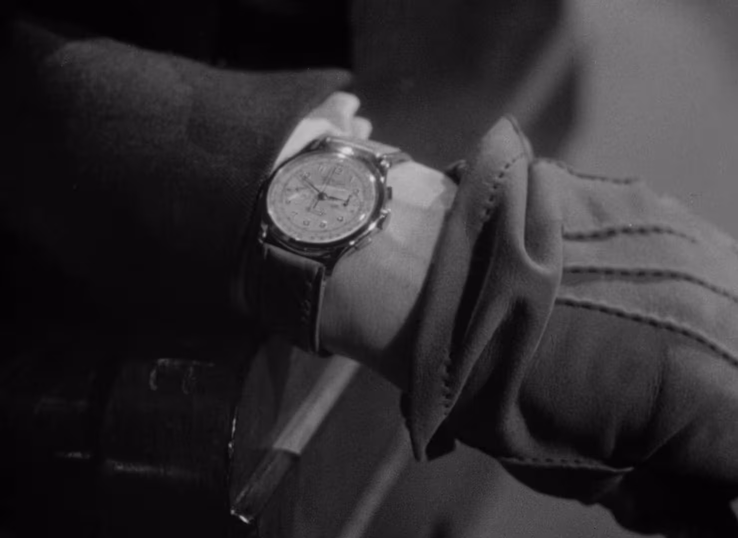 Jean Servais wearing Unidentified watch in Rififi