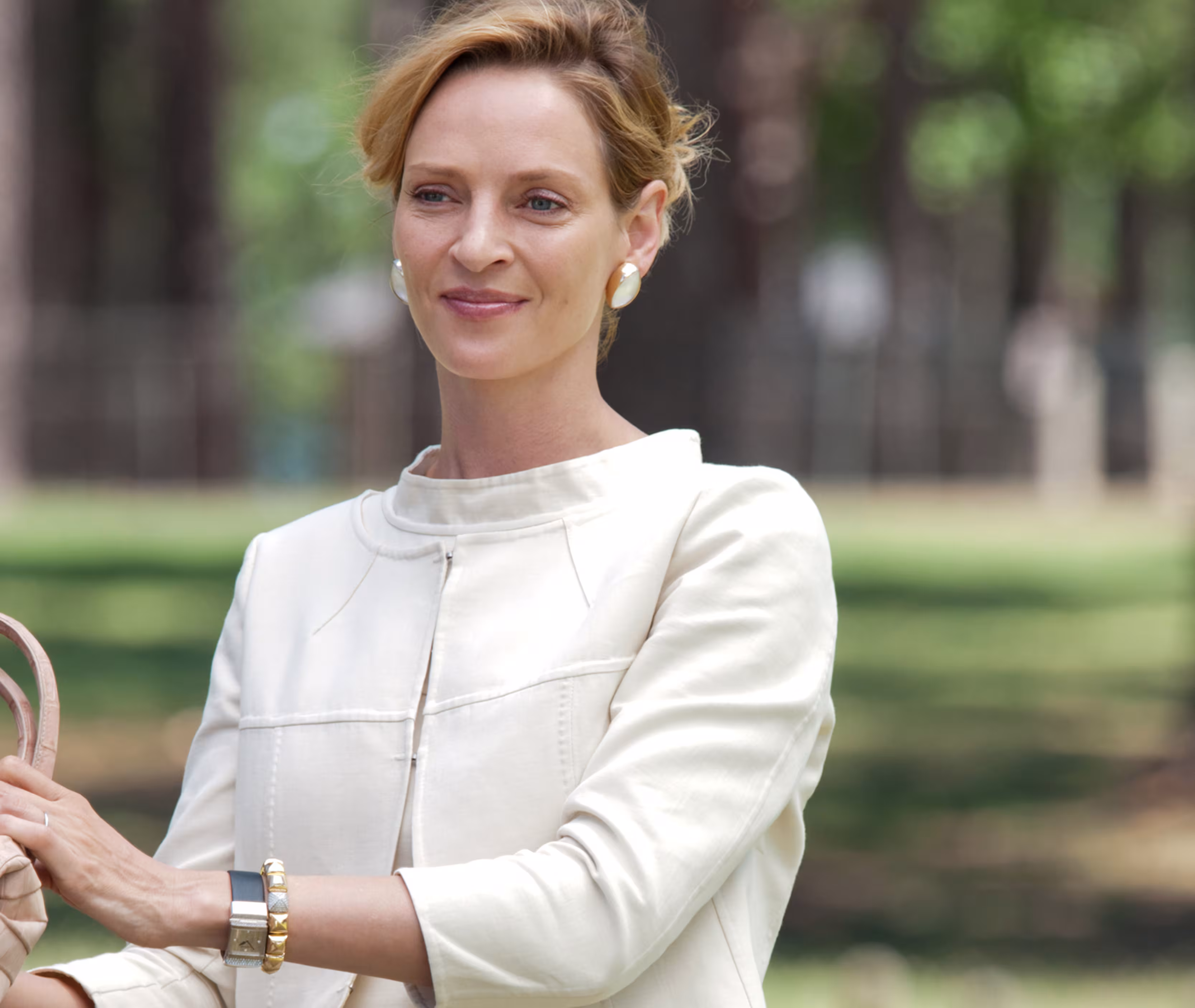 Uma Thurman wearing Unidentified watch in Playing for Keeps
